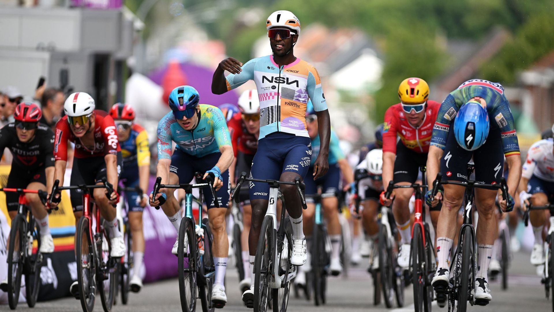 Tour de Belgique, 1re étape : Biniam Girmay résiste à Tim Merlier pour s'offrir un sprint royal