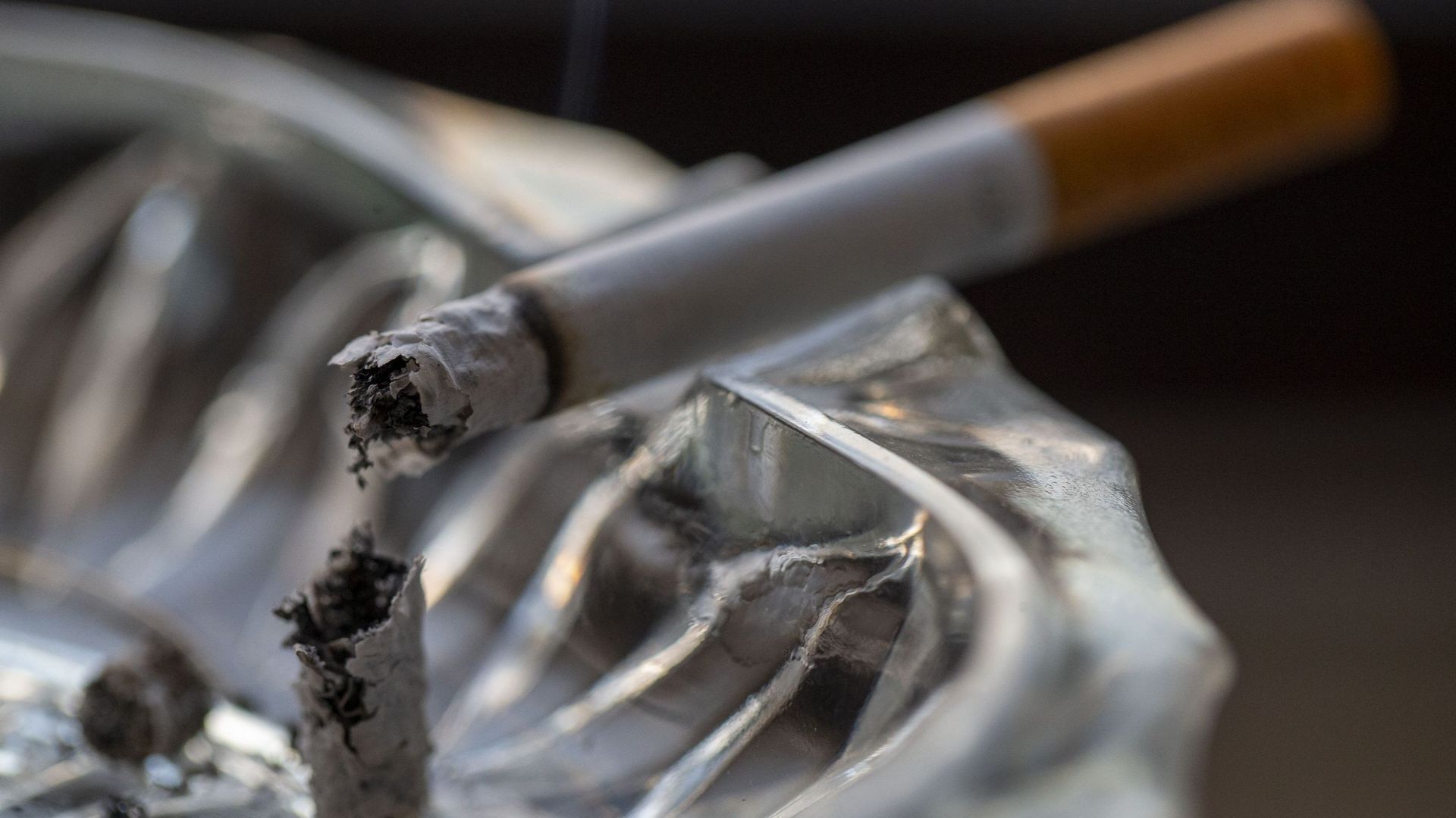 elfbar nachfüll pod läuft aus Quand le Royaume-Uni interdit les cigarettes électroniques jetables puffs main image 0