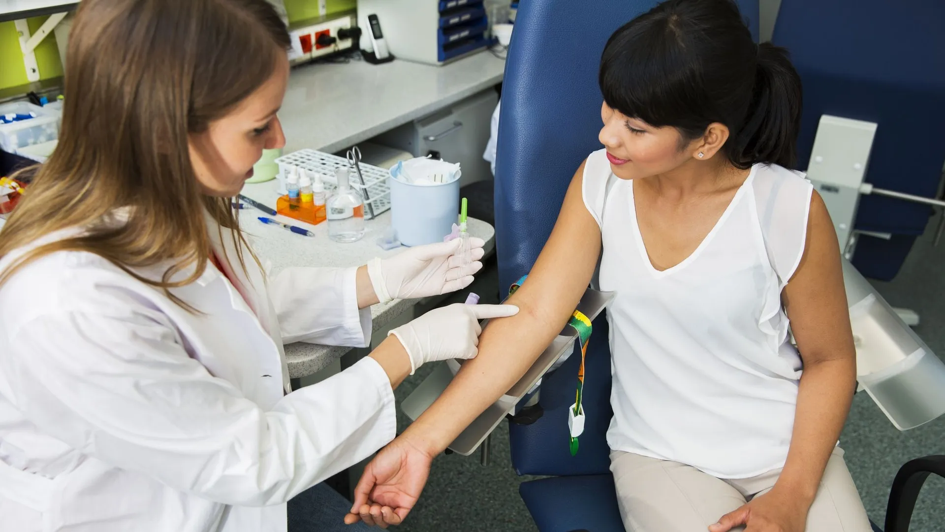 Cancer du sein: bientôt un test sanguin pour un diagnostic plus précoce ...