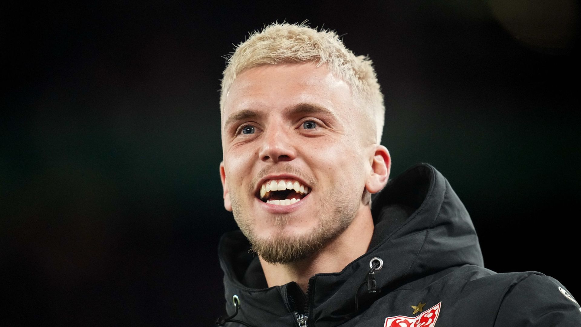 Tombeur de l’Italie, le Bosnien Emerdin Demerovic tient parole et offre 800 litres de bière aux fans de Stuttgart