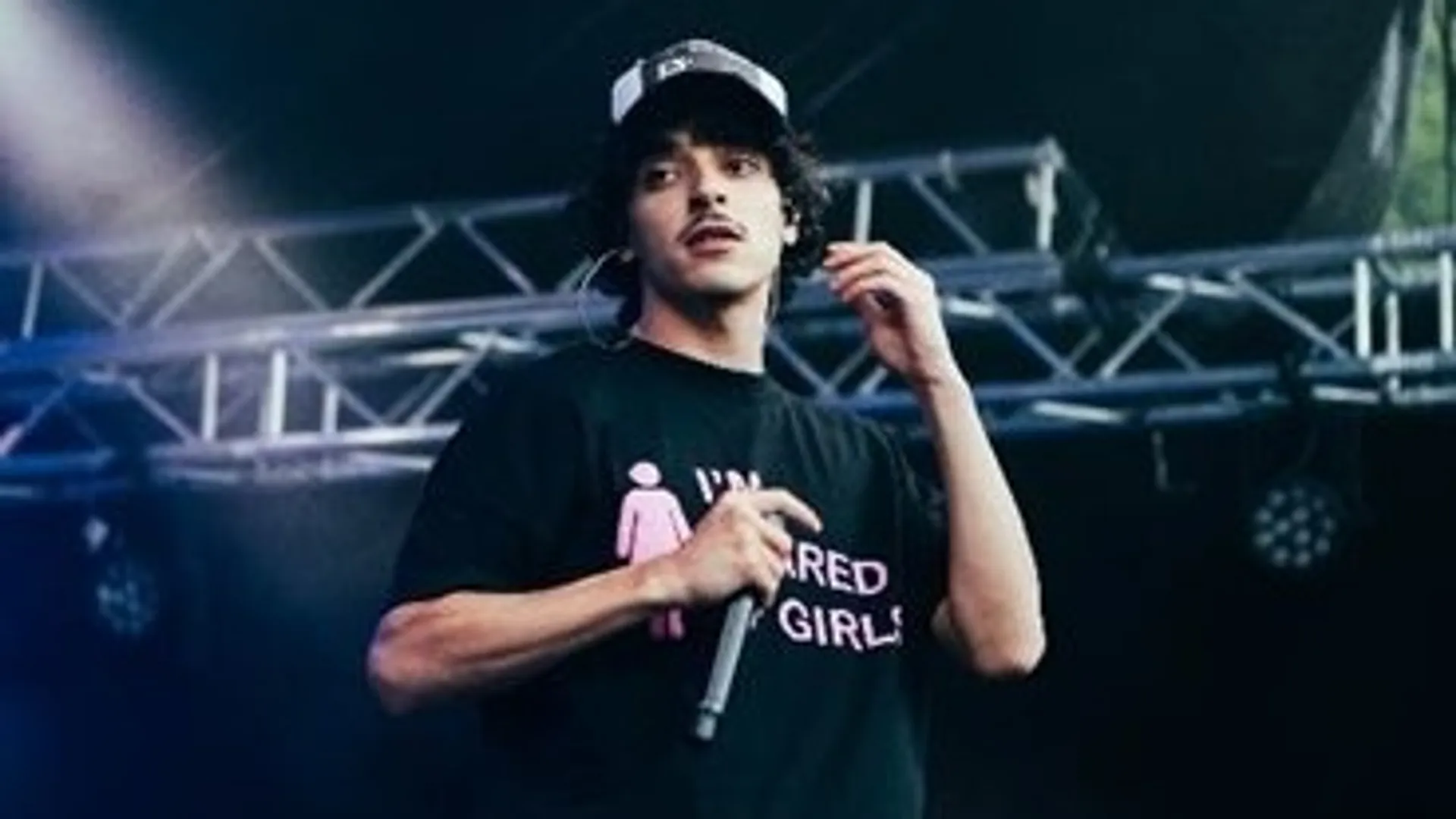 Solo French Rapper Et si la Suisse devenait la prochaine scène du rap francophone? - RTBF ...