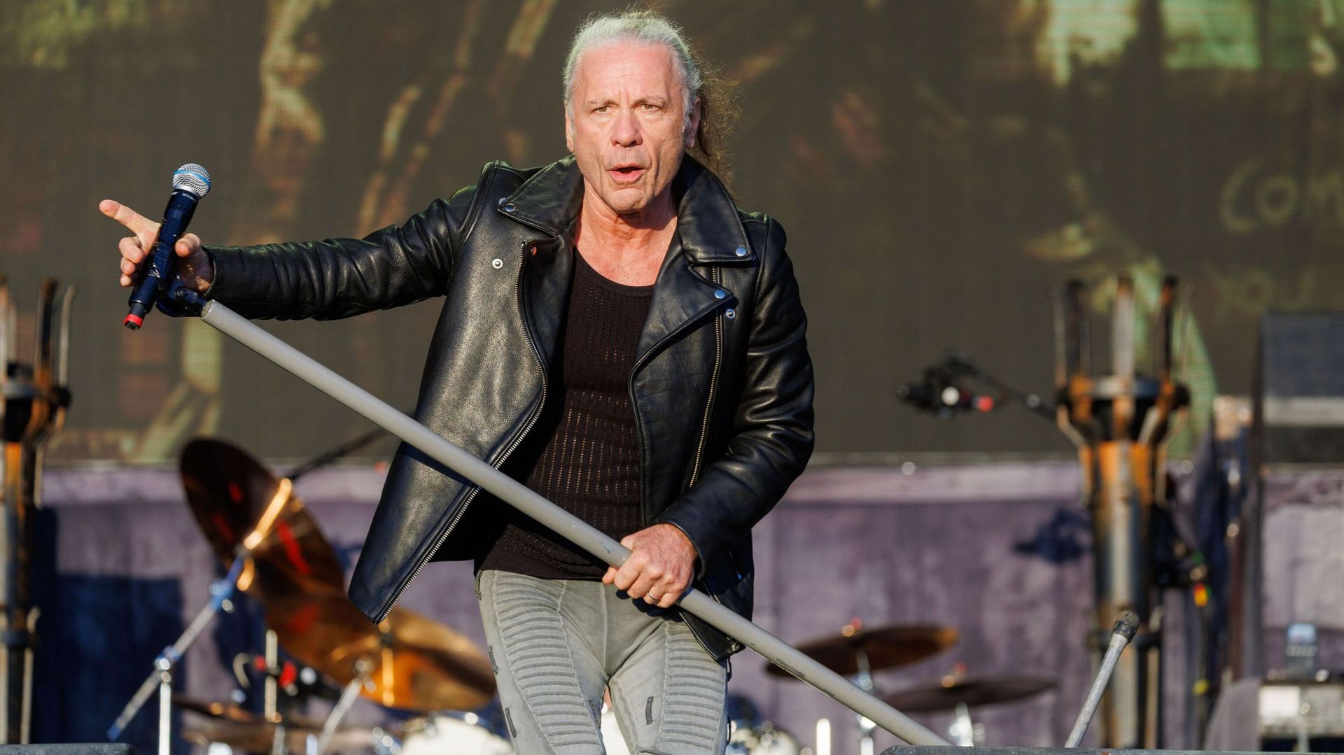 Bruce Dickinson : "Pendant la moitié de leur vie, je n'étais pas là", les regrets d'un père en tournée