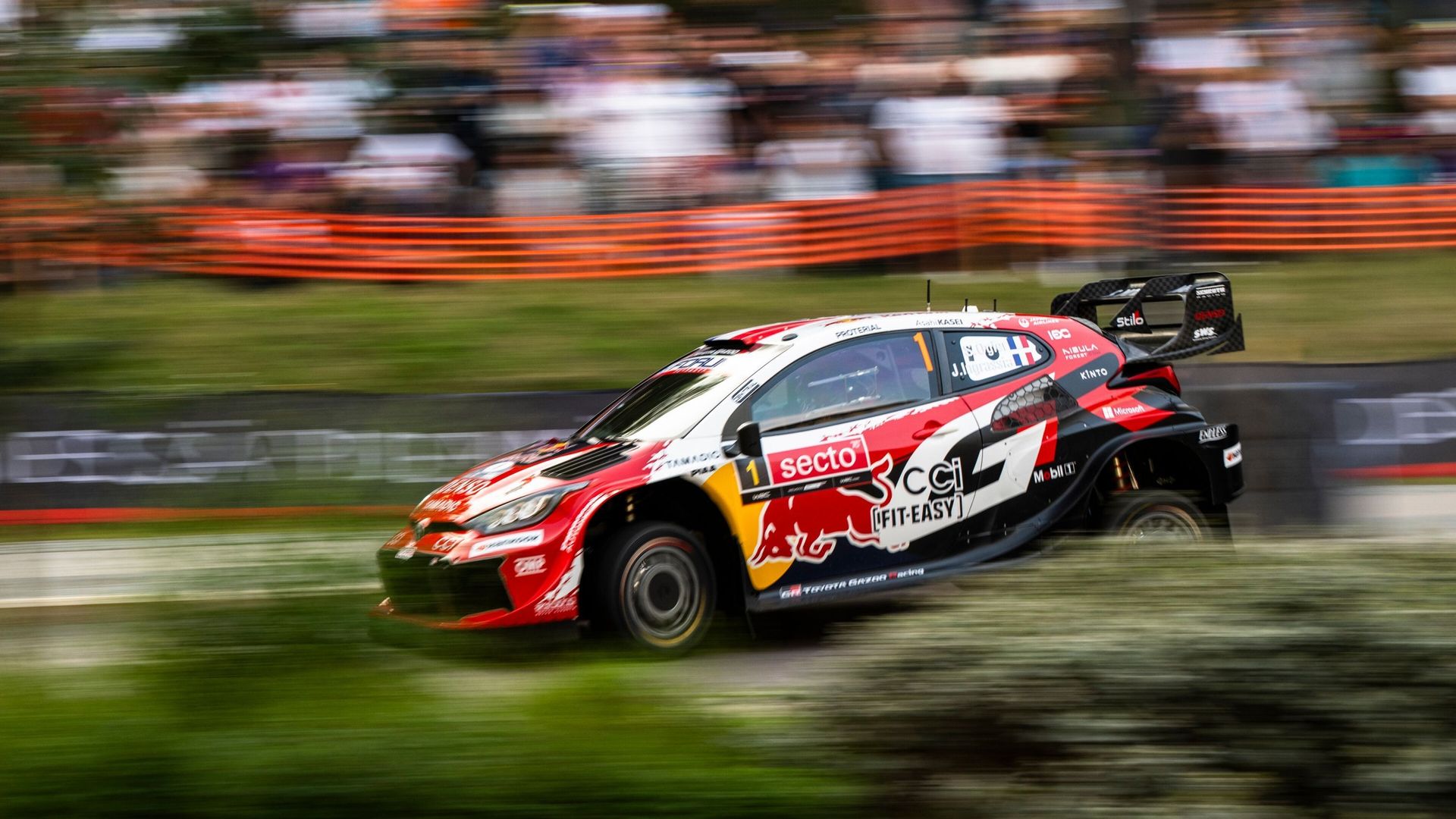 WRC Finlande : Ogier domine une journée bouleversée par la pluie, Neuville perd gros - RTBF Actus
