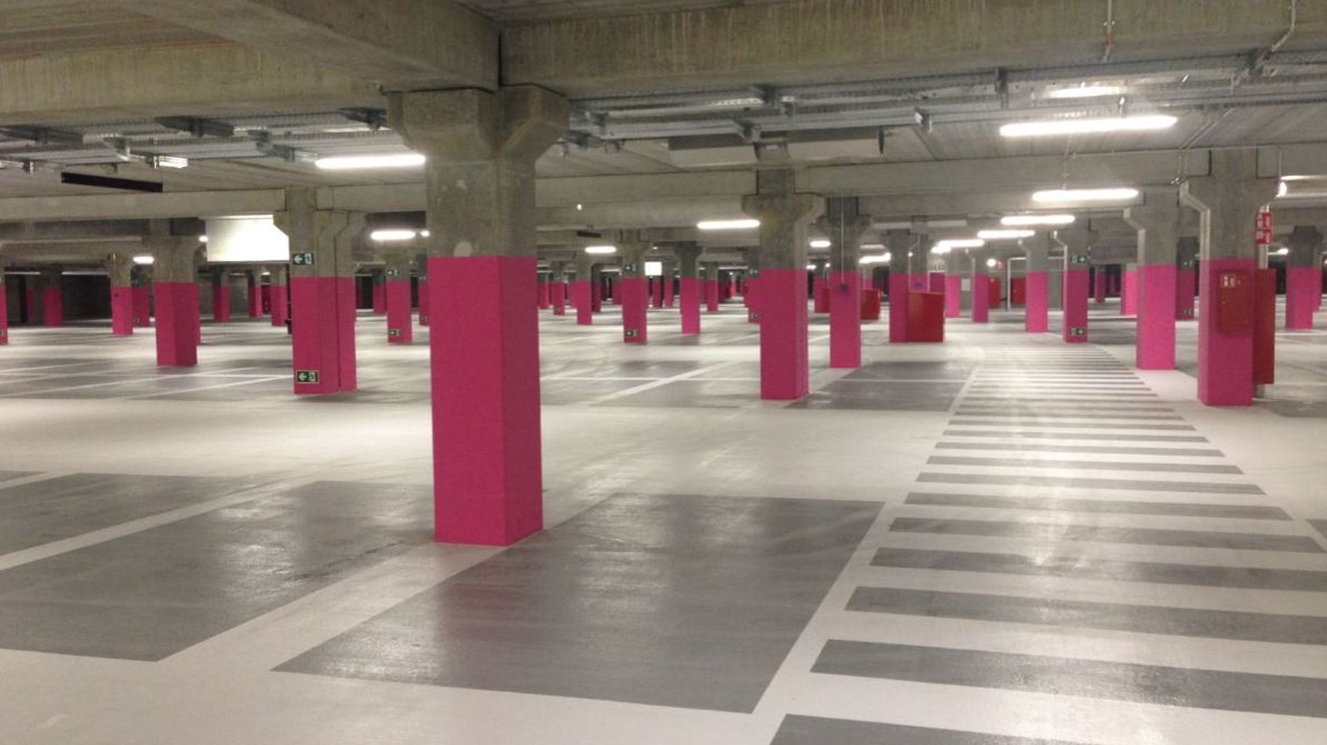 Parking Terres Rouges Belval Louvain-la-Neuve: le nouveau parking RER sera bientôt accessible - RTBF ...