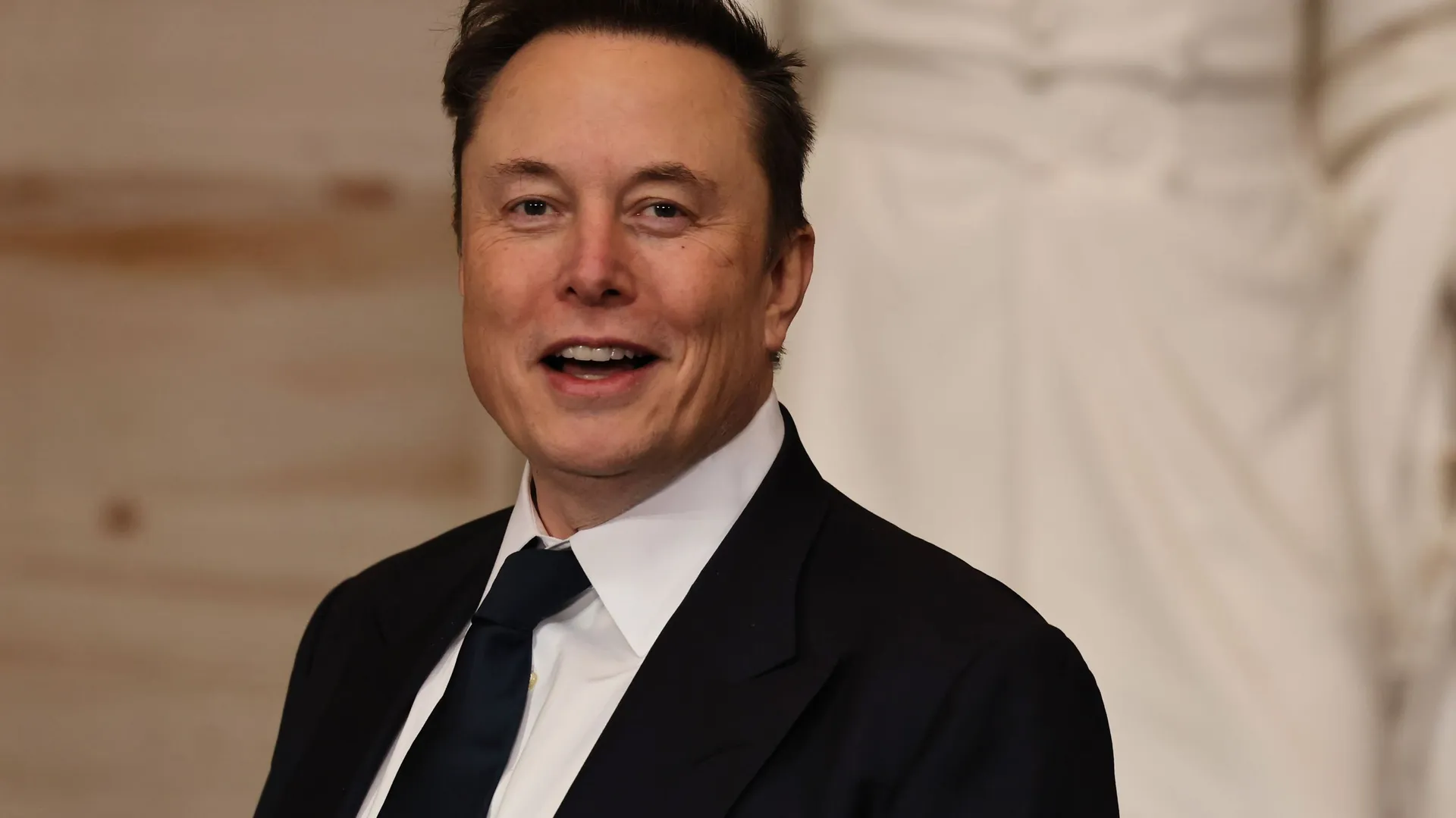 États-Unis : Elon Musk soumet au vote sur X le retour d'un employé aux ...