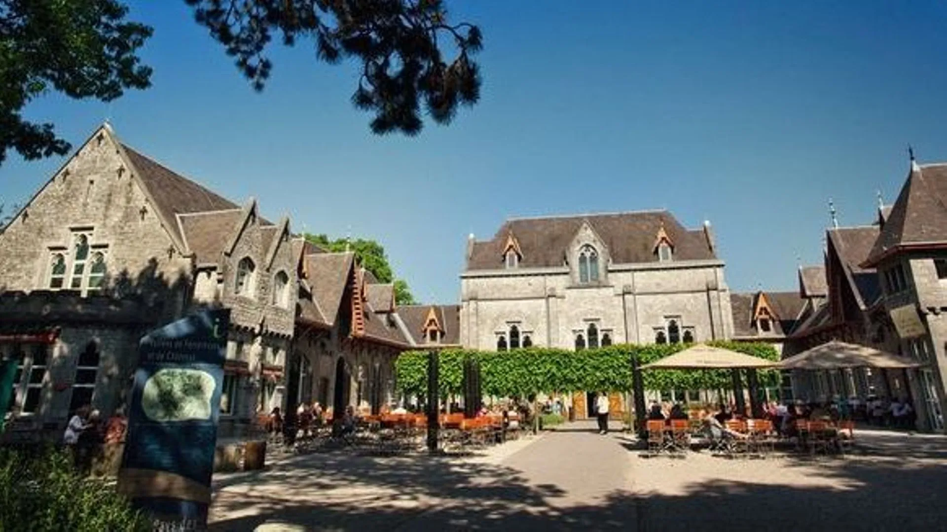 L’Abbaye de Maredsous cet été : microbrasserie, marché provençal et ...