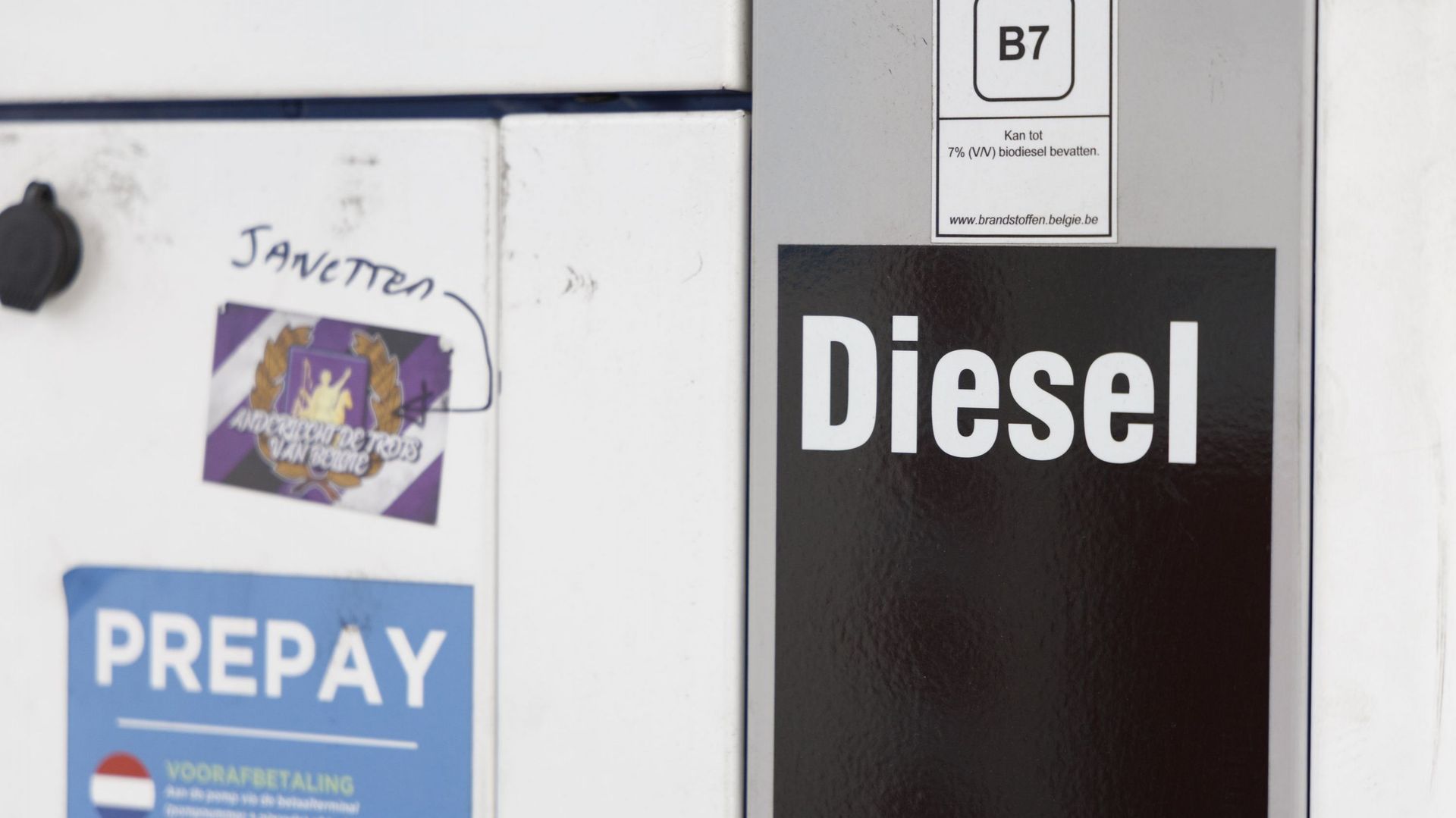 Prix de l’énergie : le prix du diesel franchit la barre des 2,3 euros le litre, un record