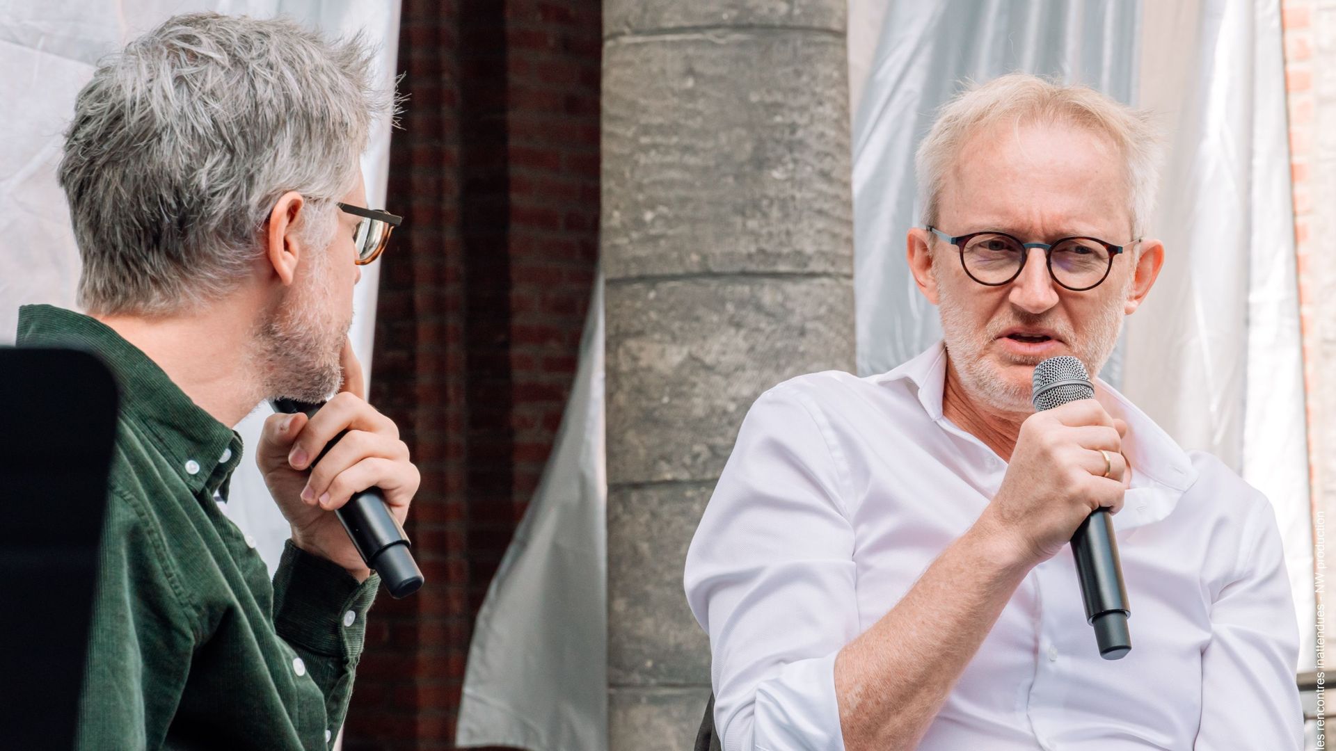 L'historien et écrivain David Van Reybrouck : 'Si j'étais ministre du climat, ma première décision serait d’interdire aux jets privés d’atterrir en Belgique' - RTBF Actus