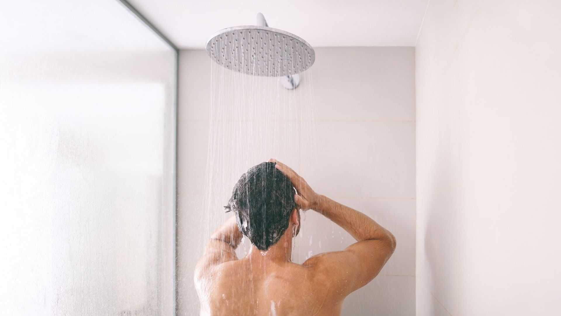 Pourquoi la douche est en train de faire disparaître la baignoire de nos salles de bain