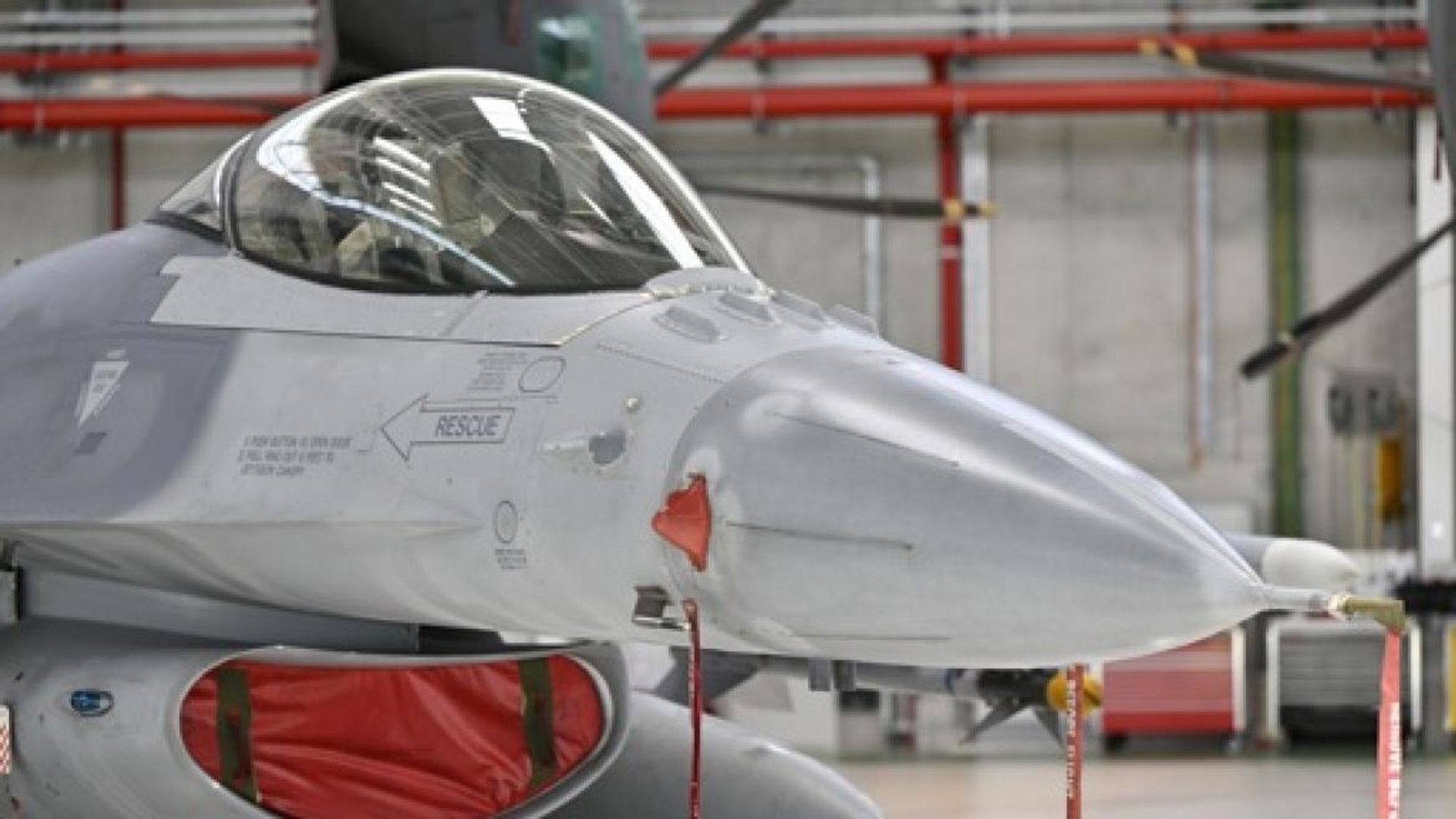 Guerre en Ukraine : la Défense planifie une livraison de tous les F16 belges à l'Ukraine d'ici 2029