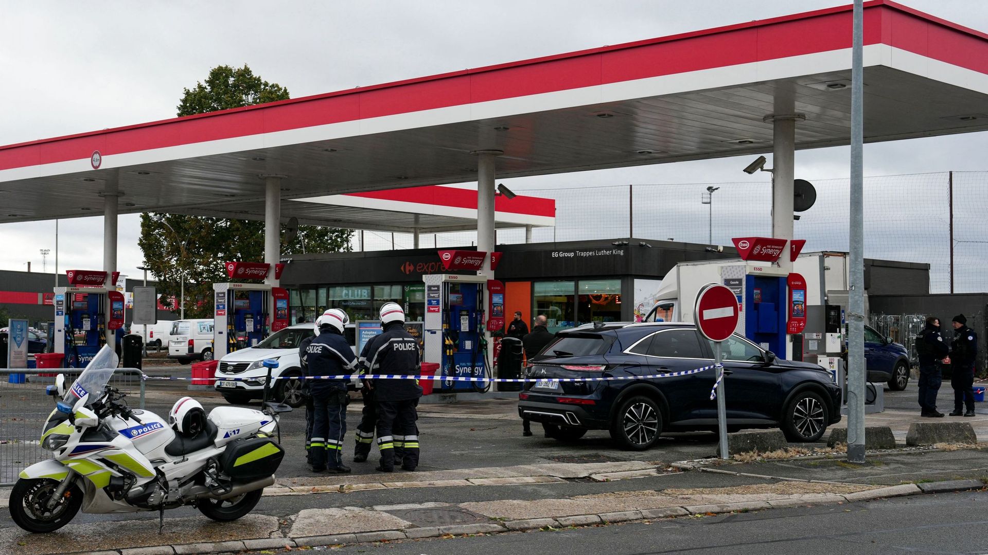 Le président français condamne l'extrémisme après l'attentat terroriste de Trappes