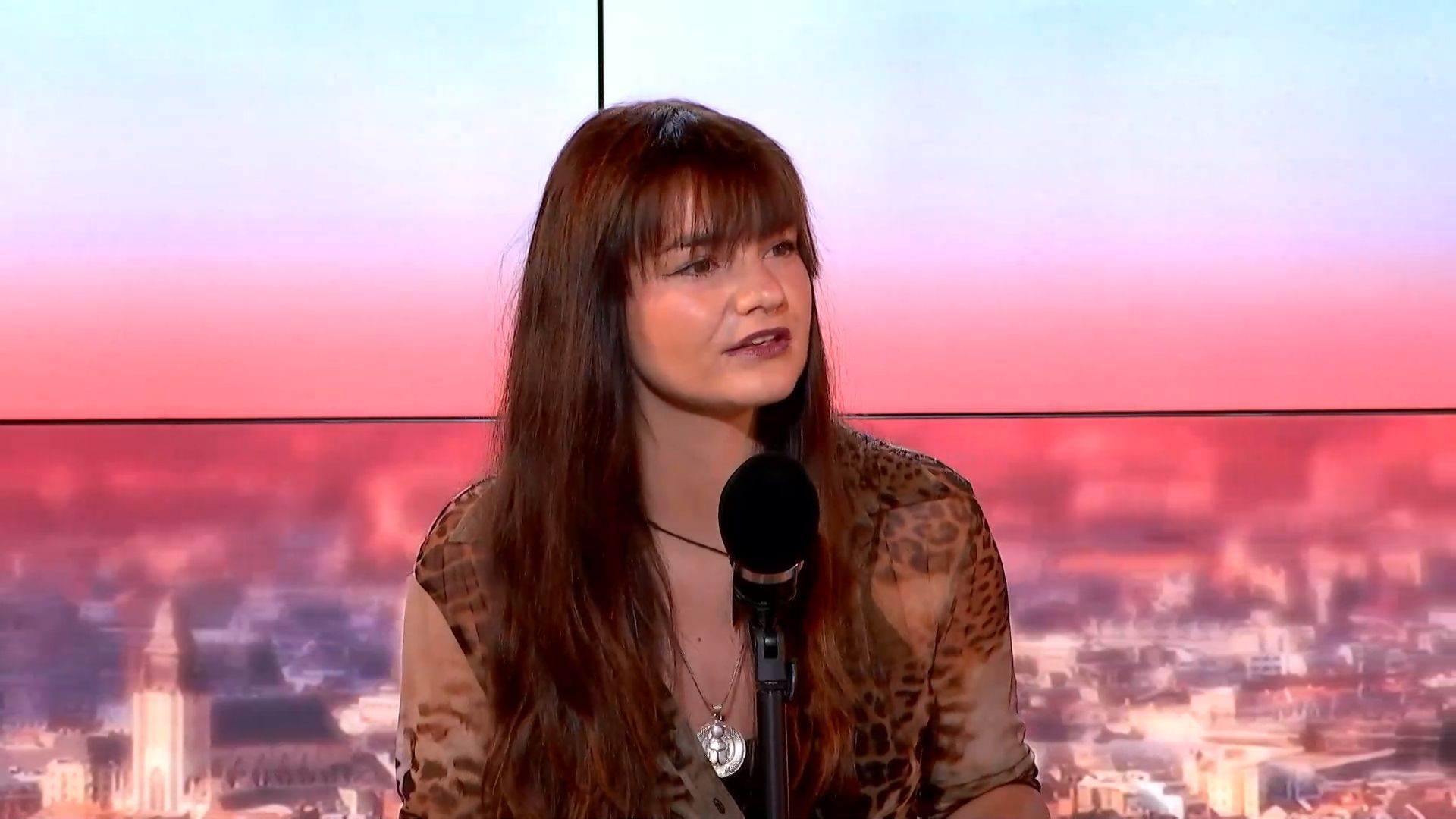 "Je m’attendais à avoir beaucoup plus d’opportunités" : Essyla raconte l’après Eurovision et les réalités du paysage musical belge
