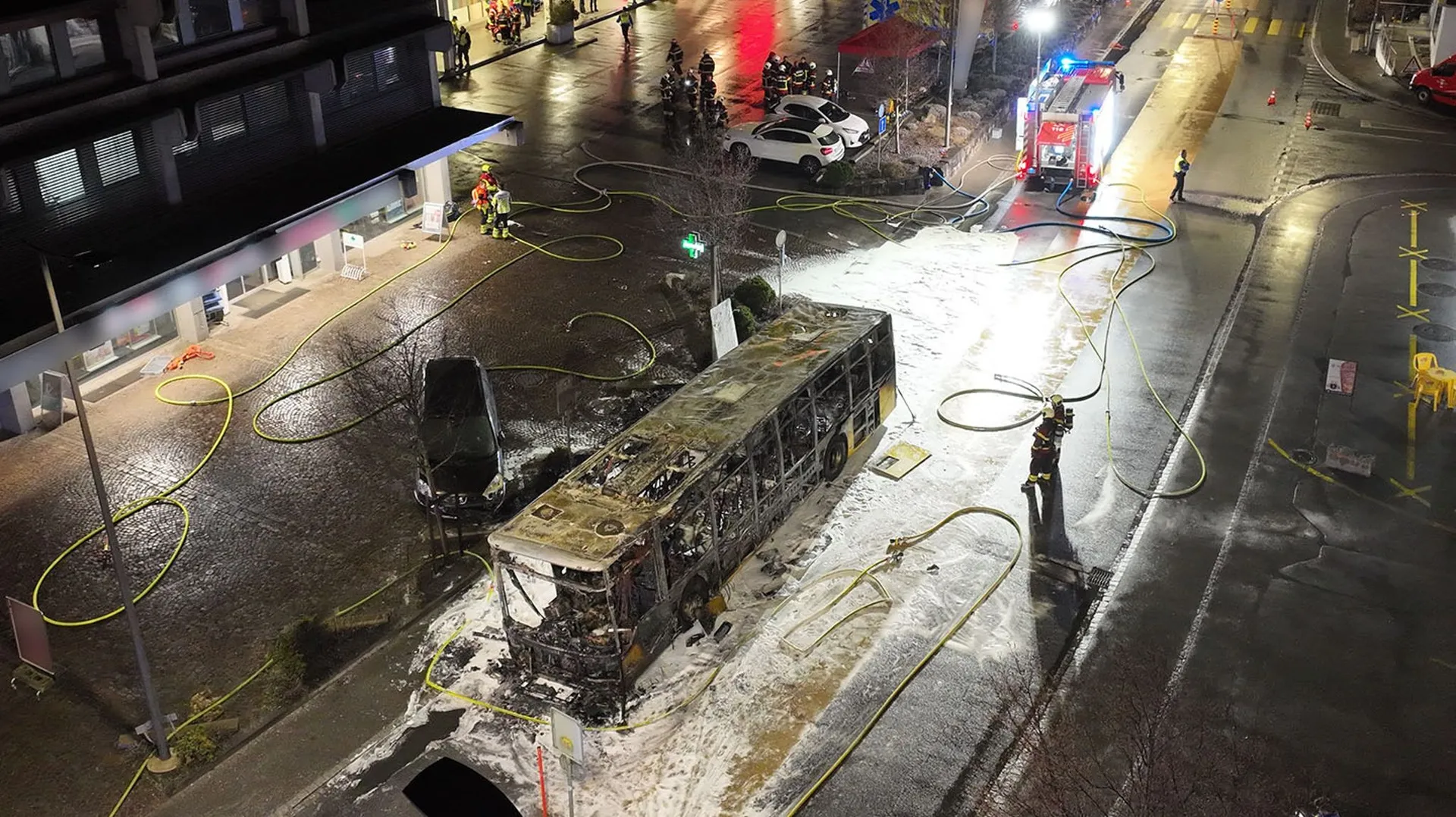 Suisse : l’incendie meurtrier d’un autocar déclenché par un homme ...
