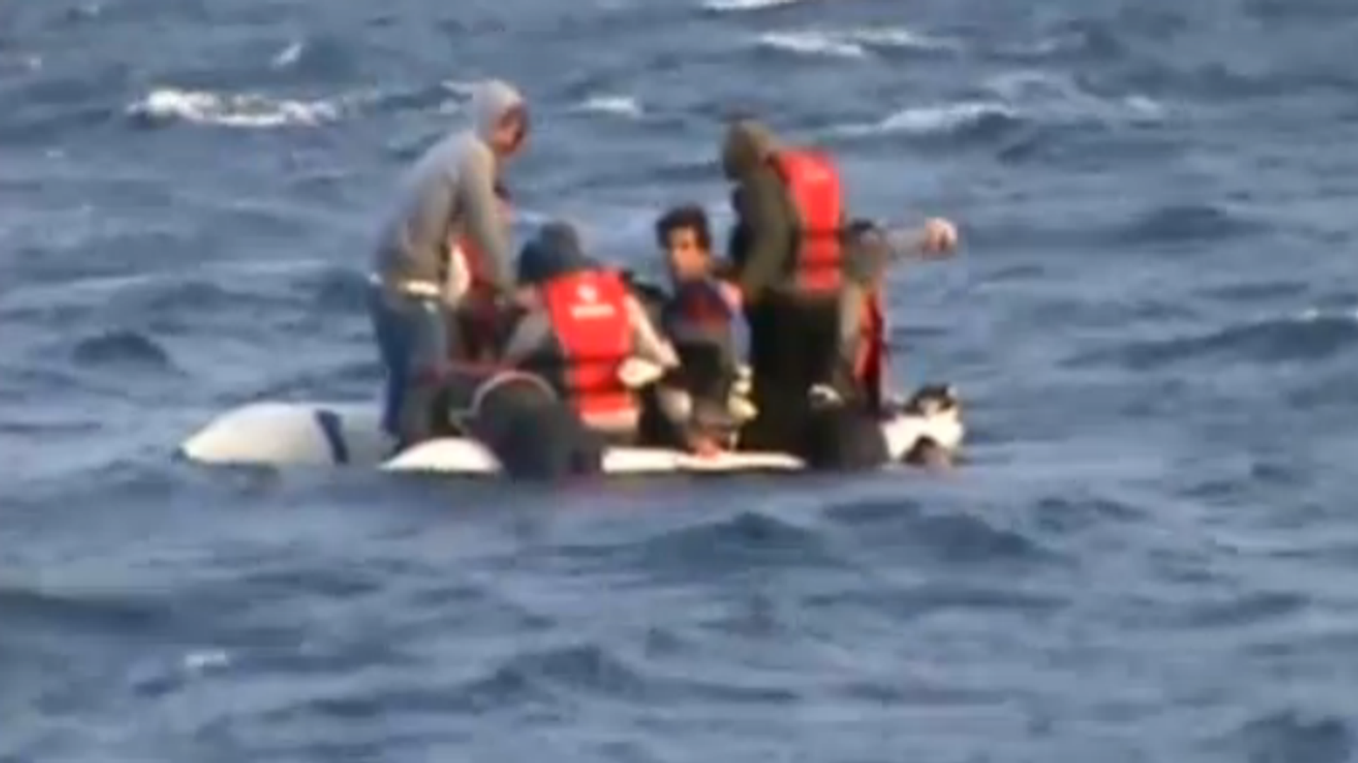 Plus de 300 000 migrants ont traversé la Méditerranée cette année ...
