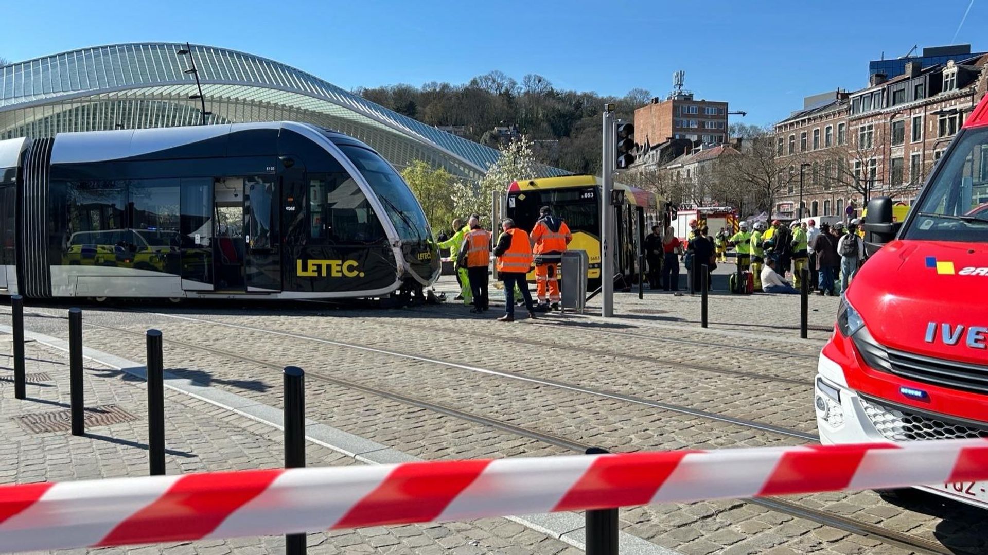 Plusieurs blessés à Liège après une collision entre un tram et un bus