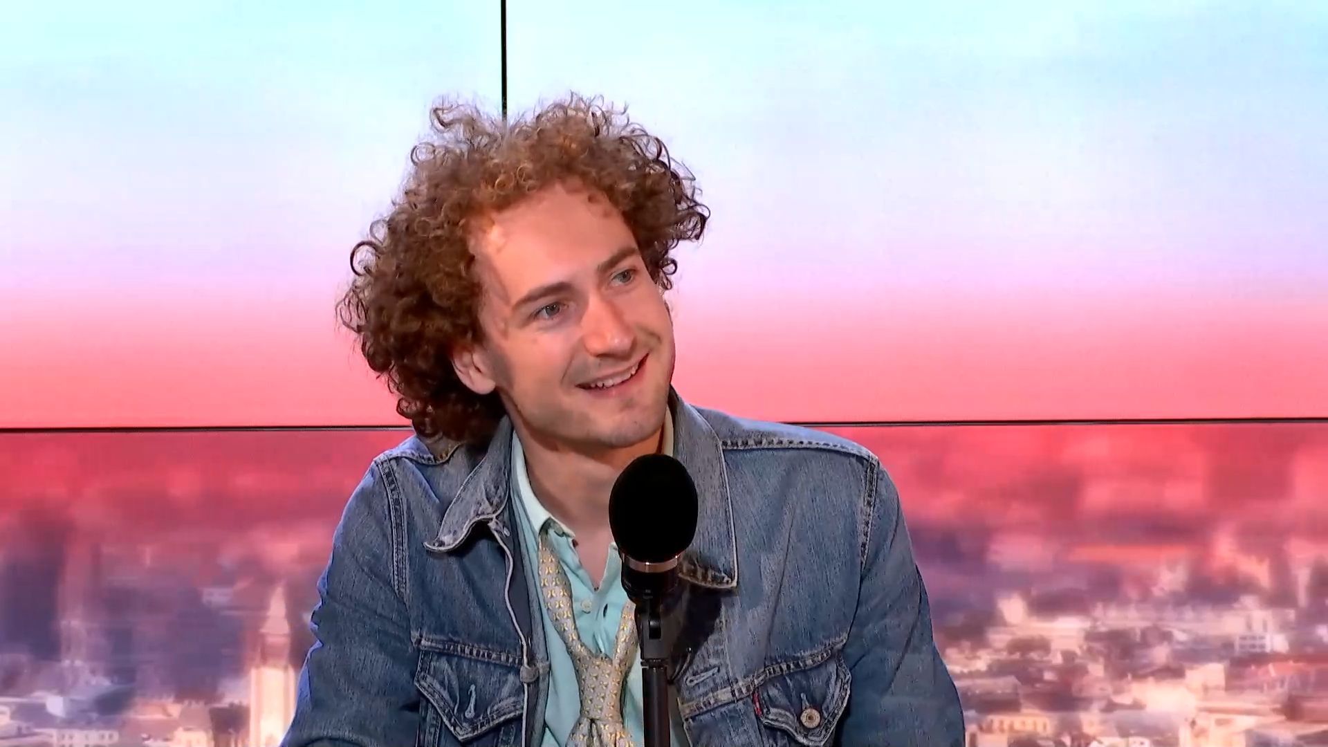 "Perds pas espoir" : le nouveau cri du cœur du chanteur Coralien, hymne à la résilience