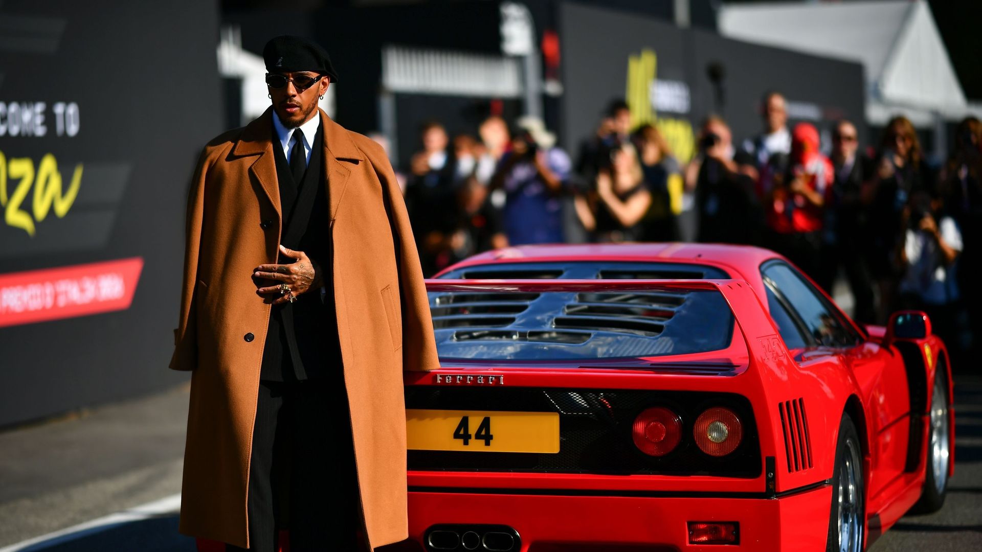 F1 - Livrée spéciale Schumacher, bain de foule, arrivée en F40 pour Hamilton : Ferrari lance son GP d’Italie