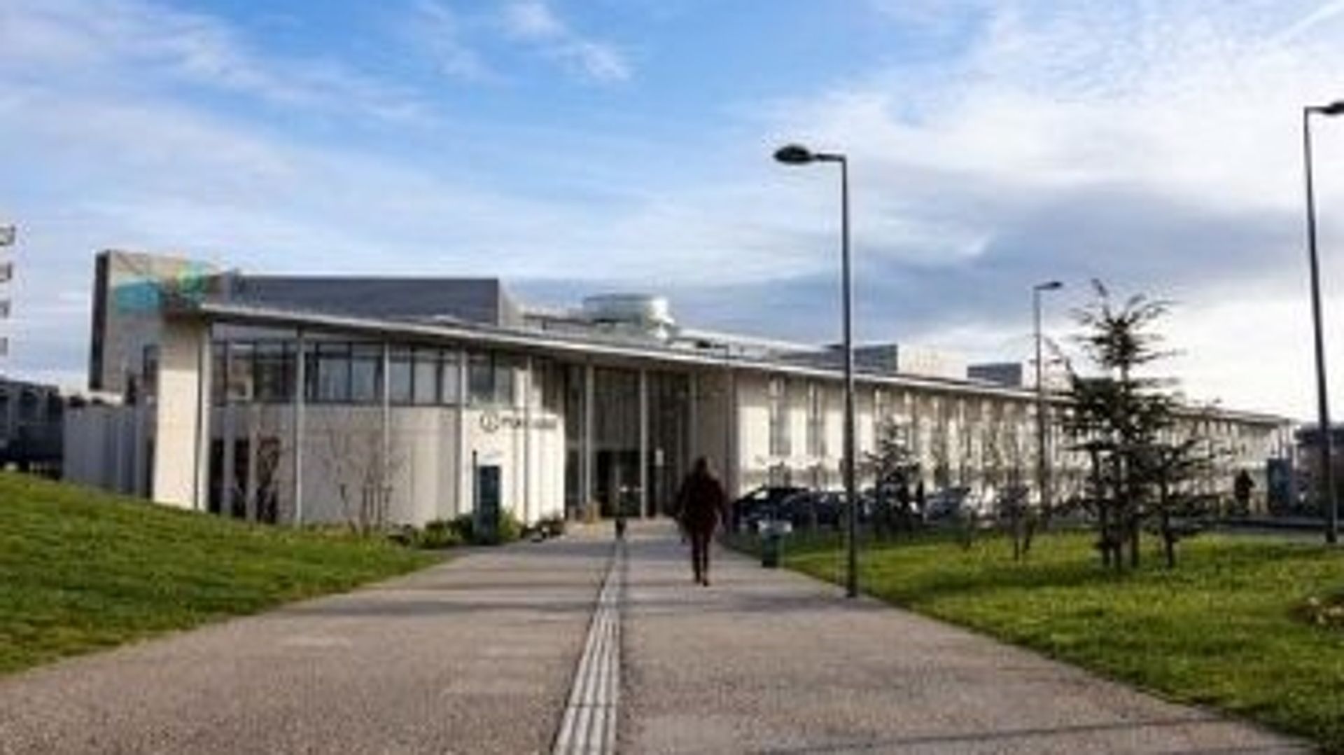 Incendie à l’hôpital du Mans : un patient dans un état critique, dix blessés légers