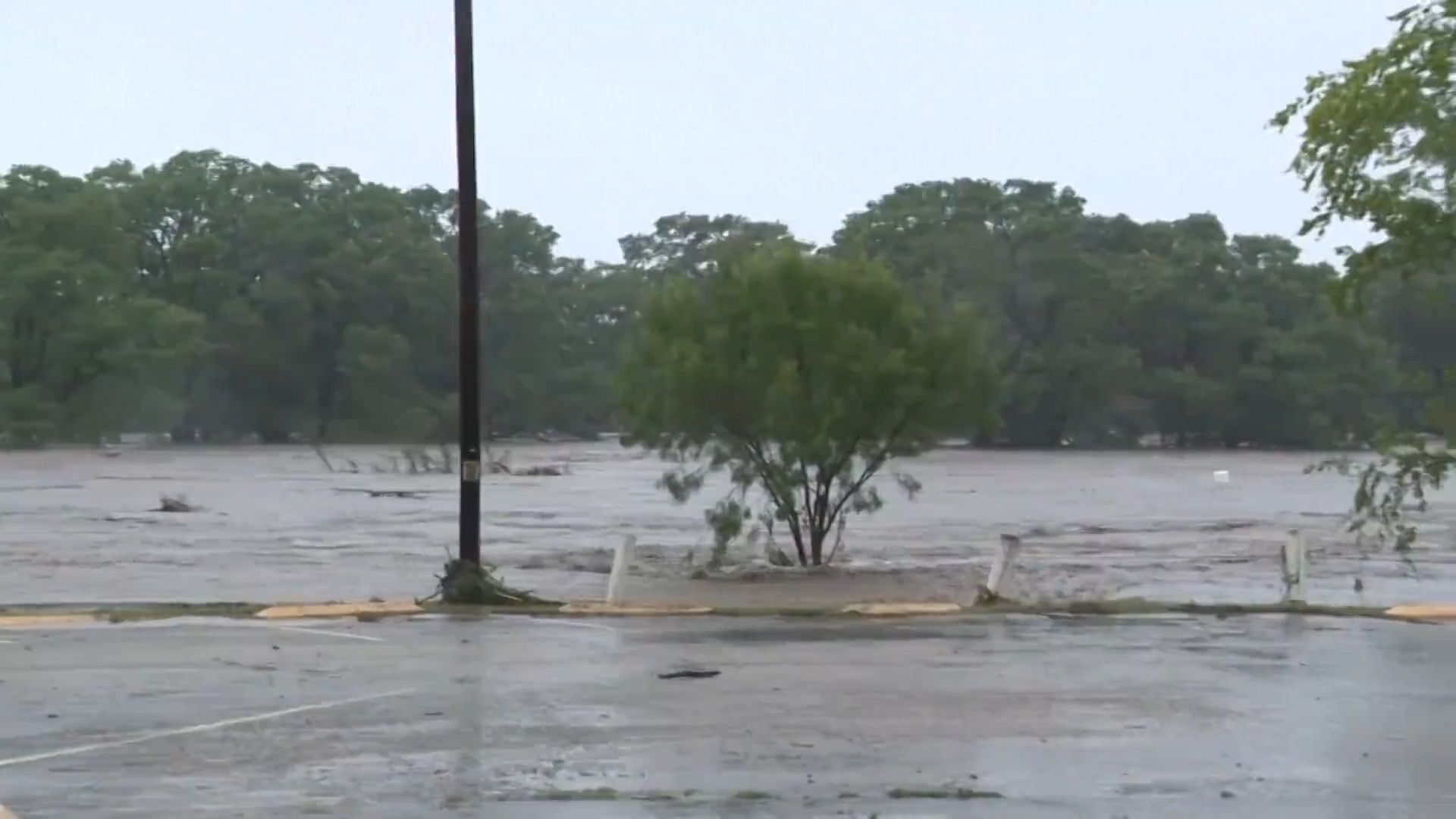 Au moins 24 morts et plusieurs disparus dans des inondations au Texas ...