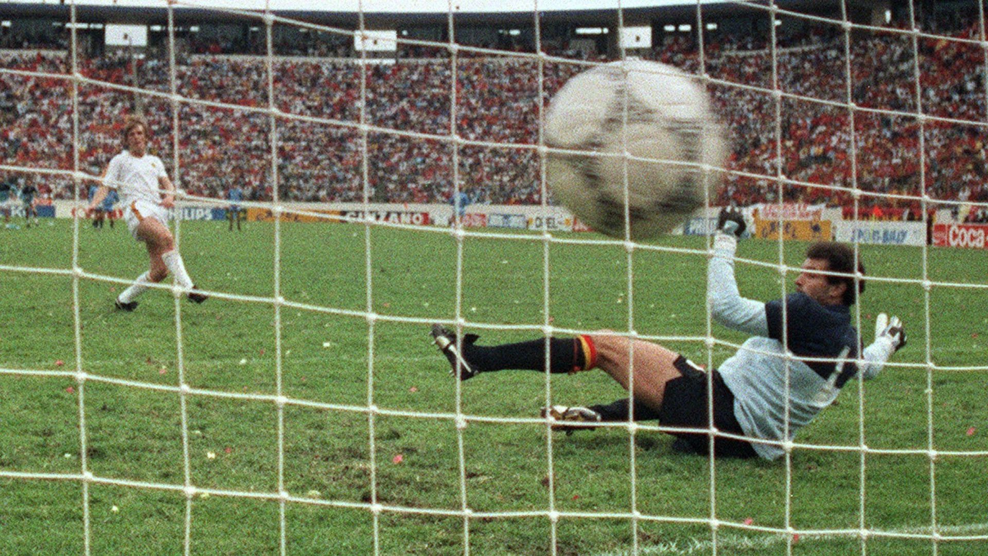 "Certains se dégonflaient" : l'envers du décor secret des tirs au but contre l'Espagne en 1986 raconté par les 5 Diables