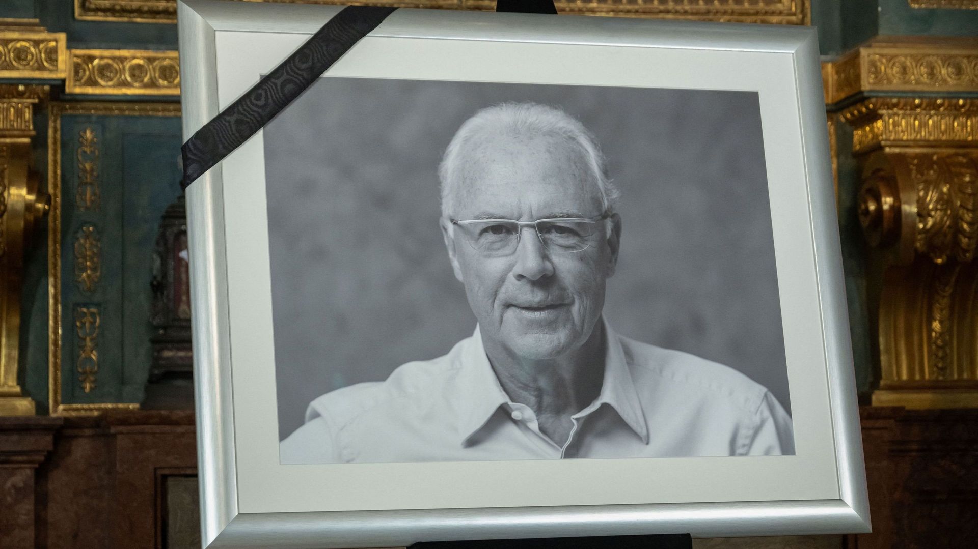 Inhume Franz Beckenbauer a été inhumé à Munich dans l'intimité familiale ...