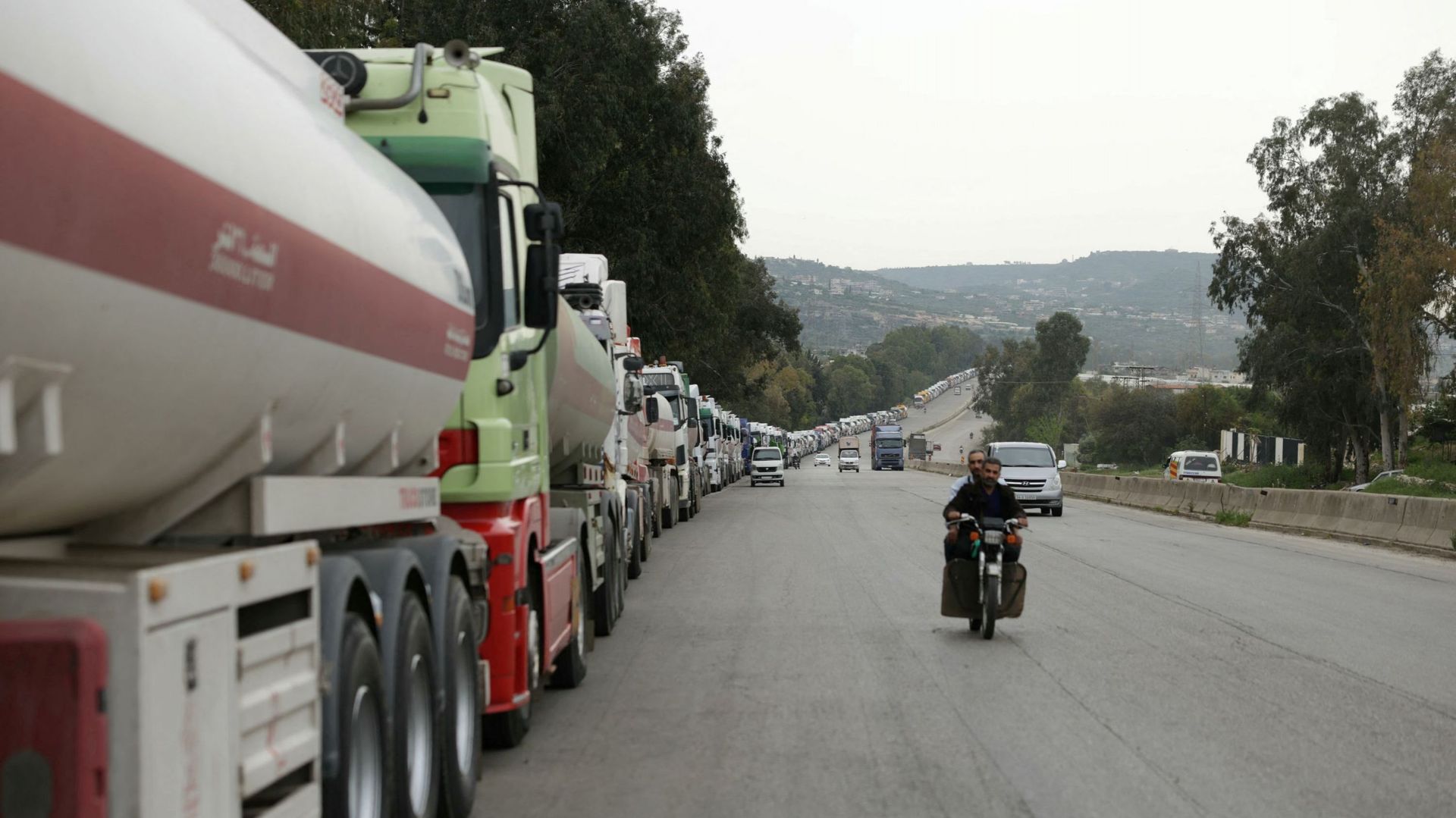 L’Irak et la Syrie rouvrent une route commerciale pour les centaines de camions-citernes coincés par la fermeture du détroit d’Ormuz