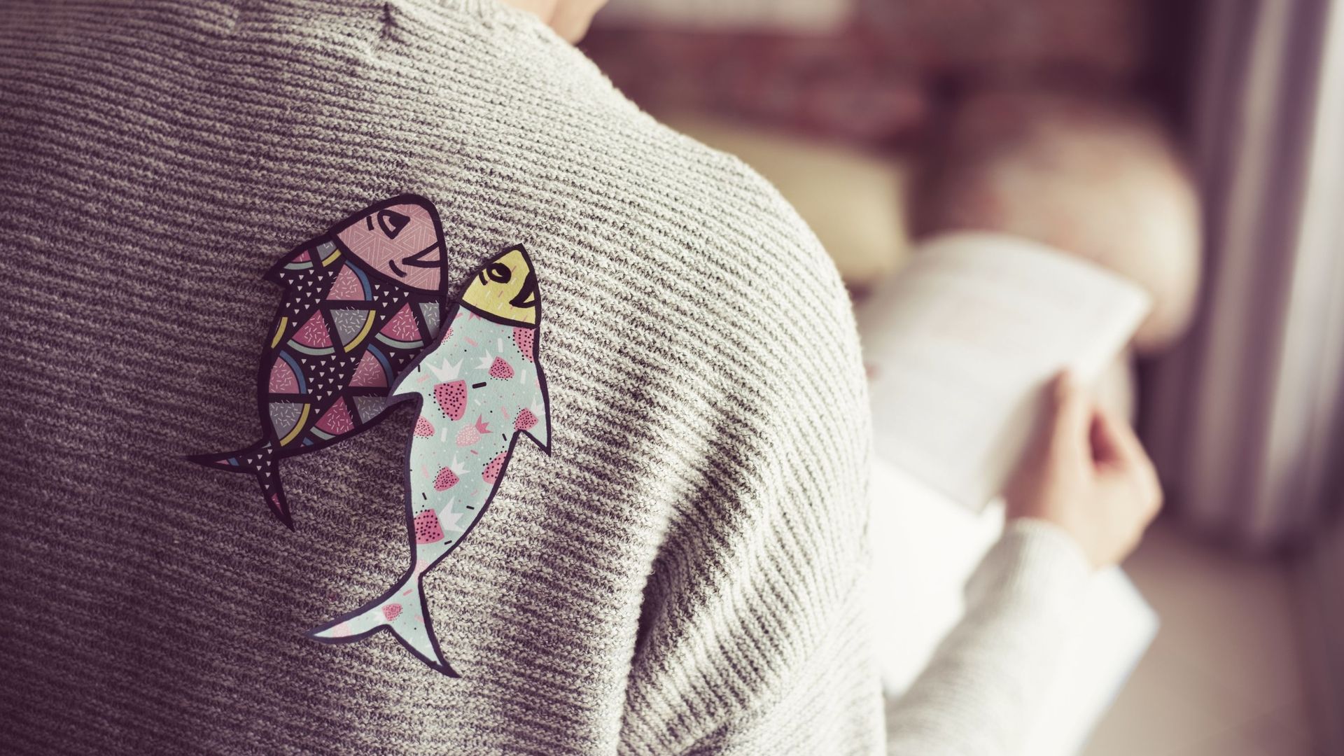 "Dans le canular comme dans la dictature, l’envie de croire est souvent plus forte que la volonté de douter", explique la philosophe Camille Moreau