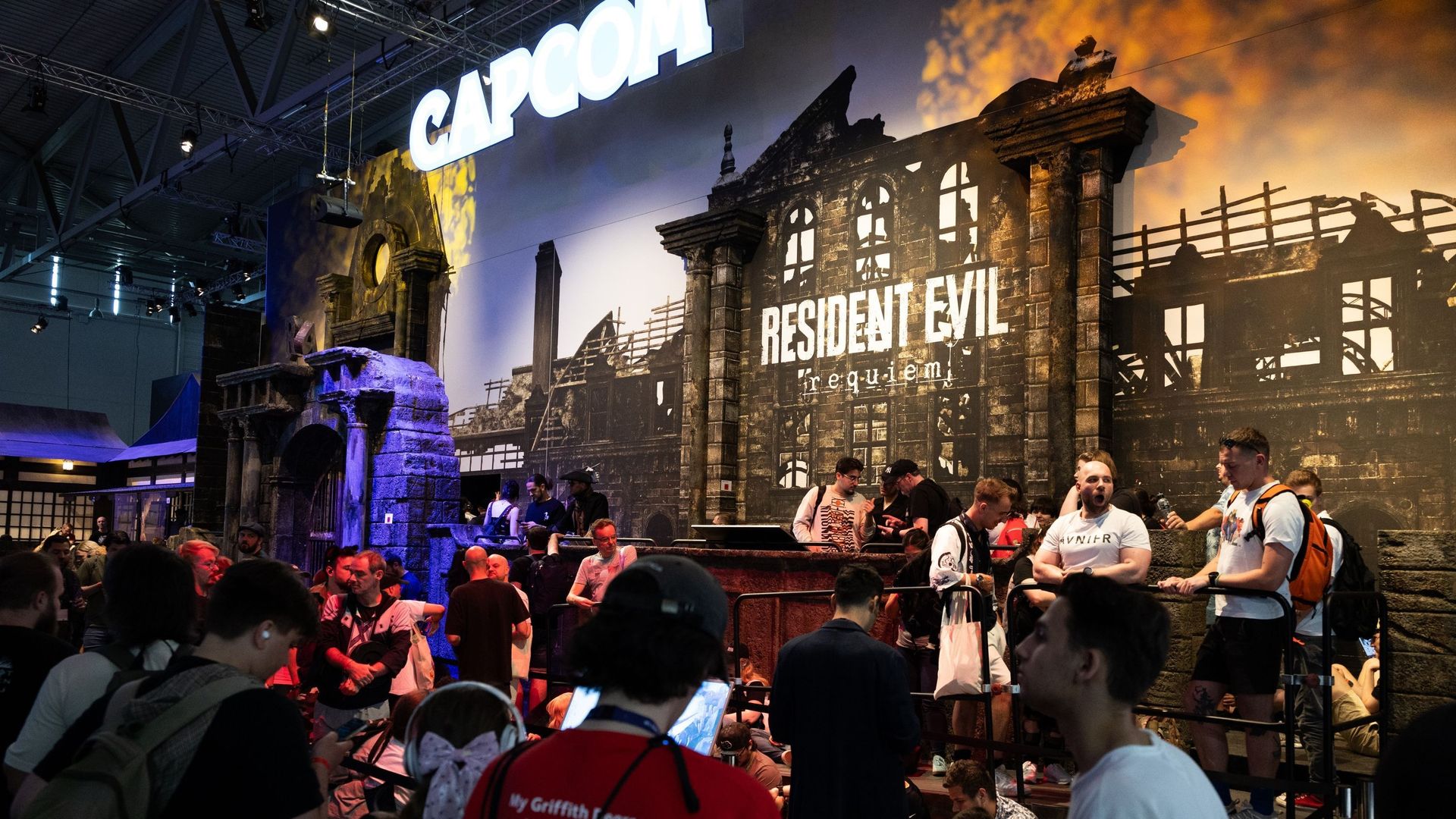 Comment la saga "Resident Evil" a-t-elle su se réinventer pour devenir une icône du jeu vidéo d’horreur ?