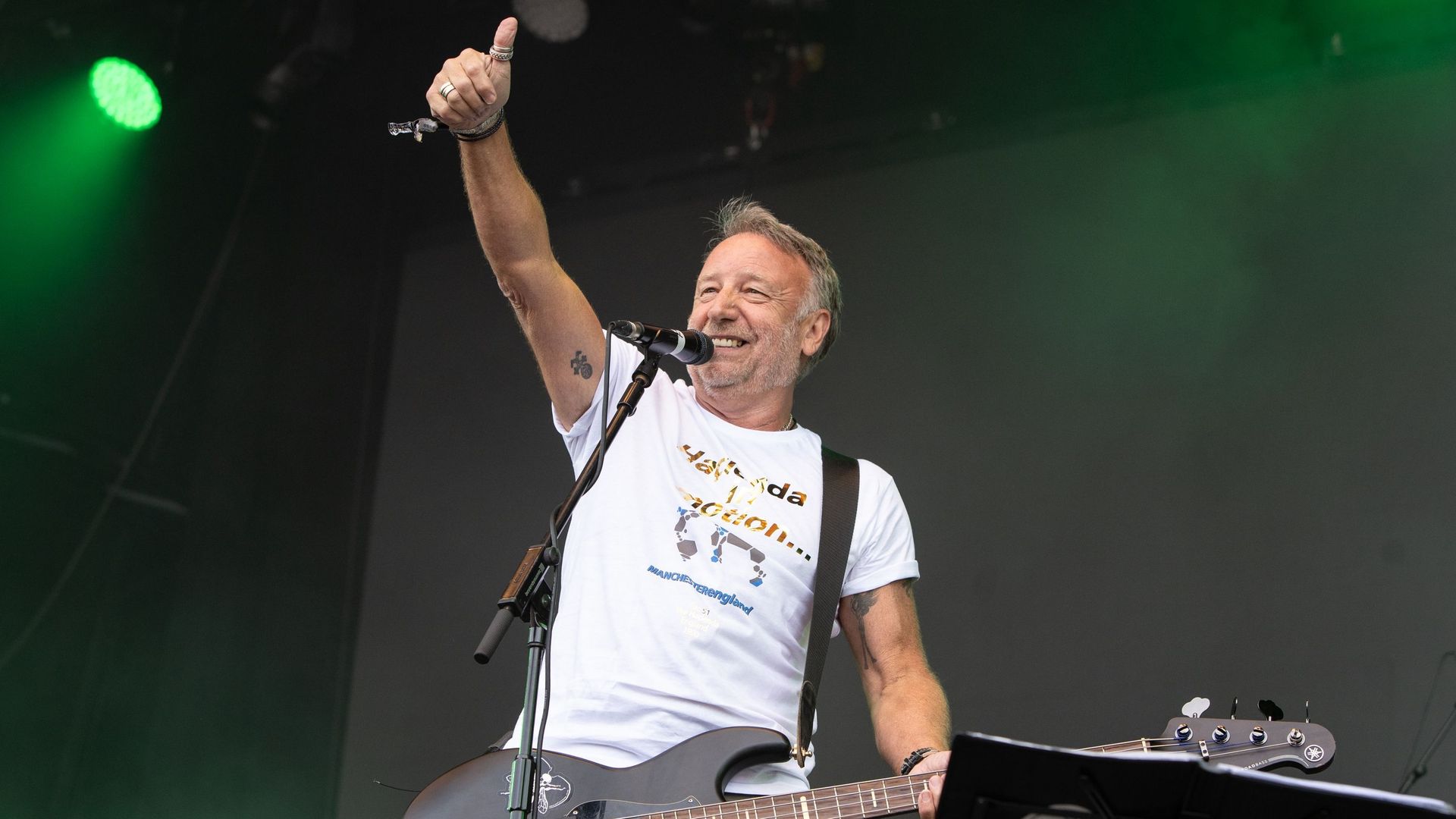 Peter Hook espère qu'Oasis réconciliera New Order