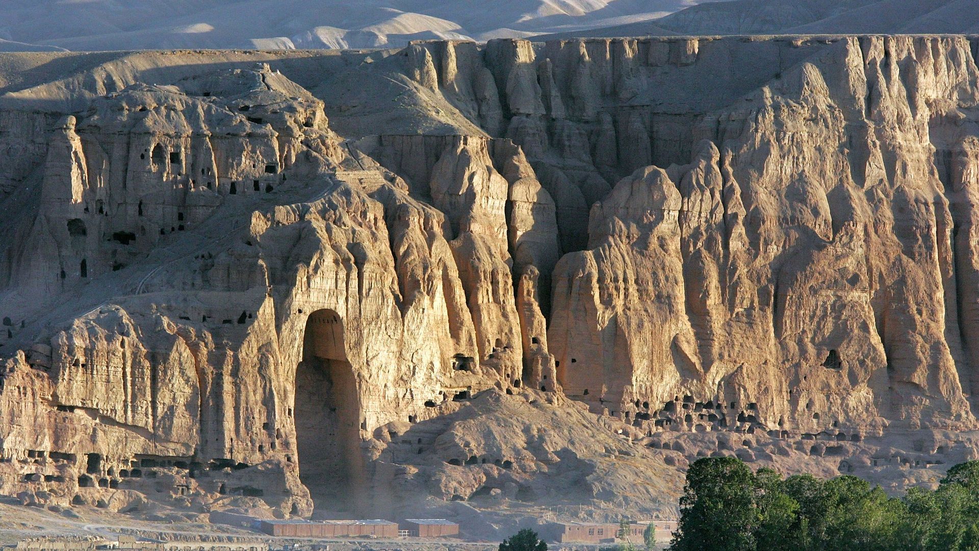 Il y a 20 ans, les Bouddhas de Bâmiyân étaient détruits par les talibans - RTBF Actus