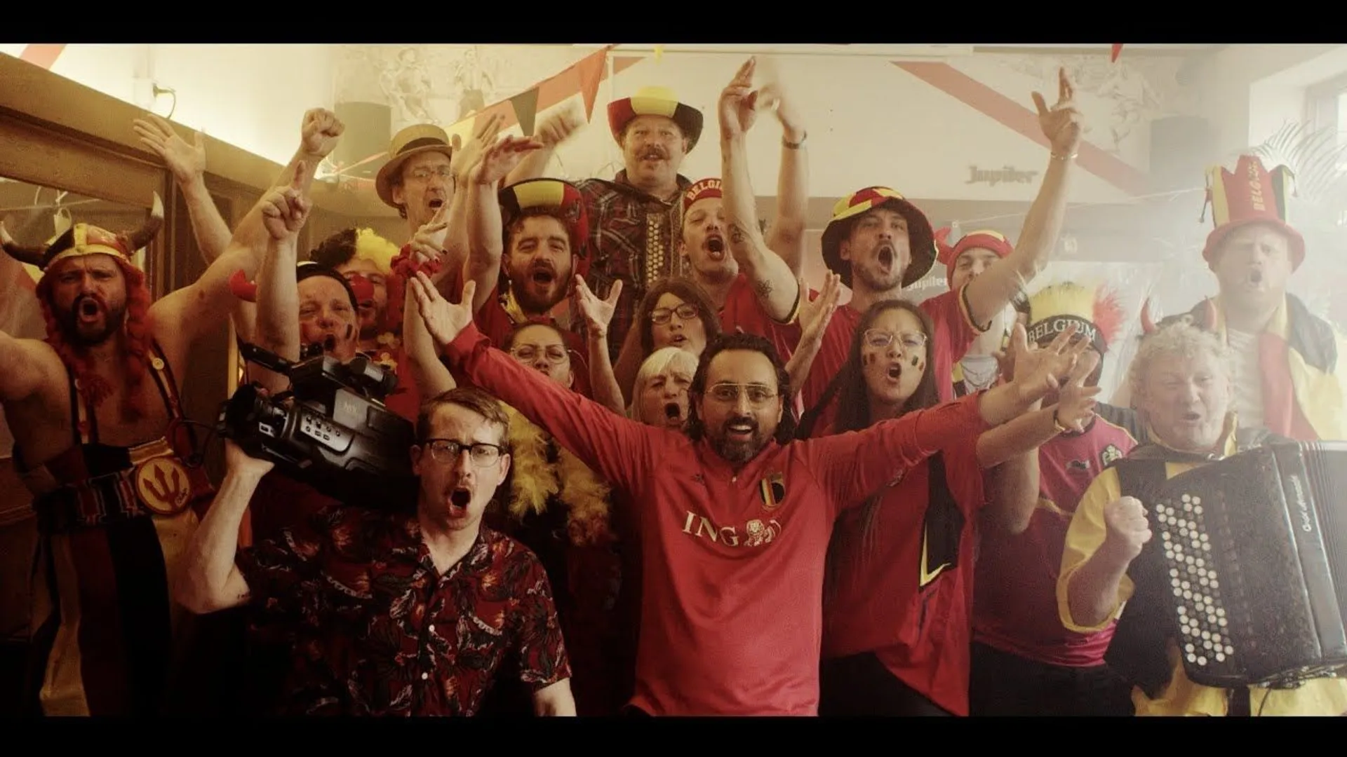 Pablo Andres dévoile le clip de son hymne des Diables Rouges avec Roméo ...