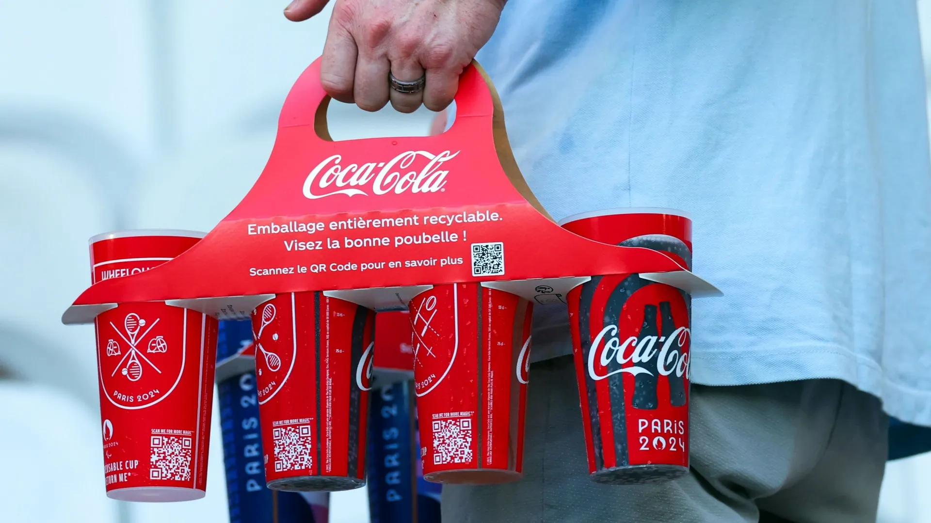 JO 2024 Coca Cola Et Ses Bouteilles En Plastique m daille D or Du jo-2024-coca-cola-et-ses-bouteilles-en-plastique-m-daille-d-or-du