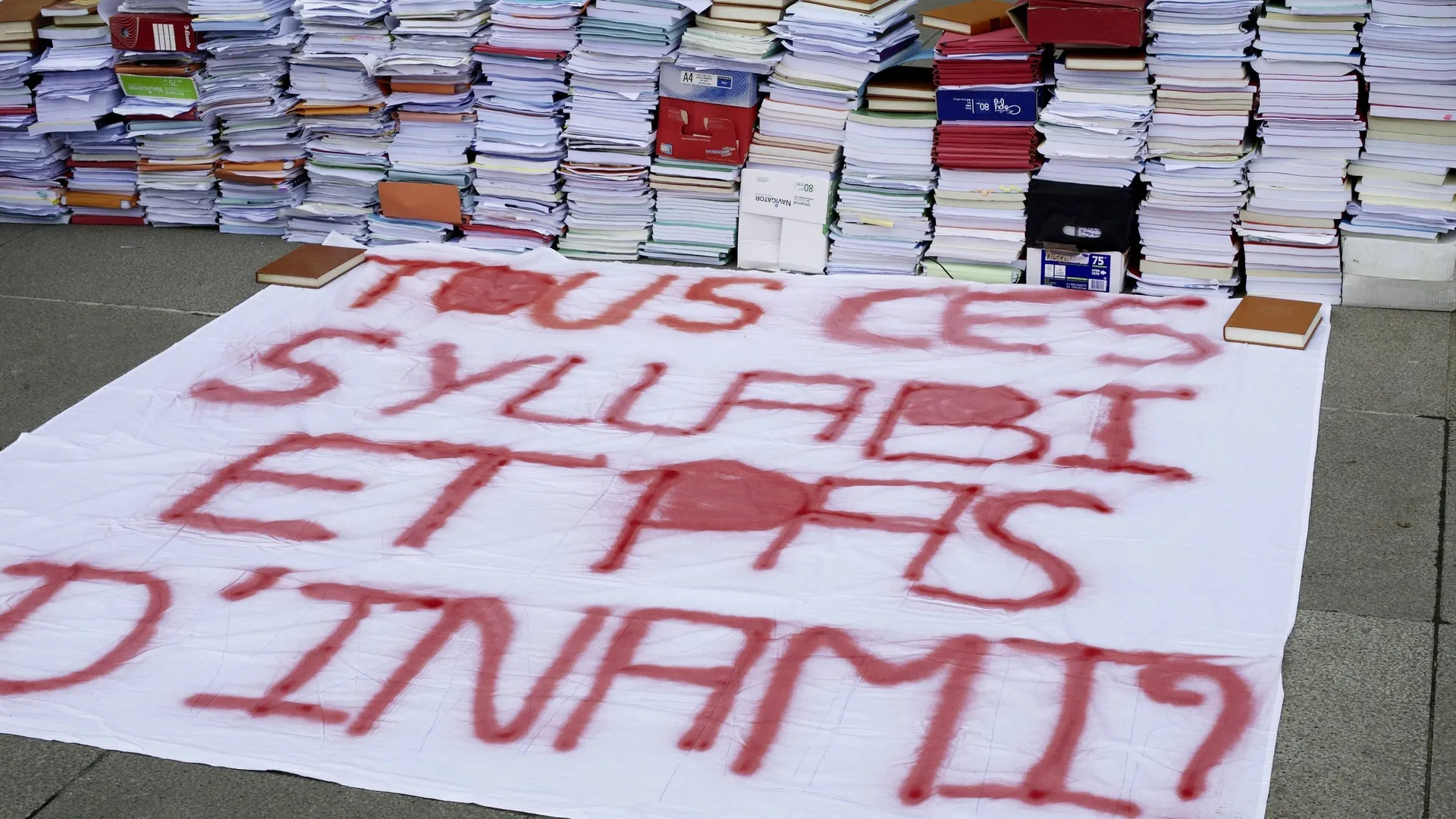 Numéros INAMI : 250 étudiants ont manifesté devant le cabinet ...