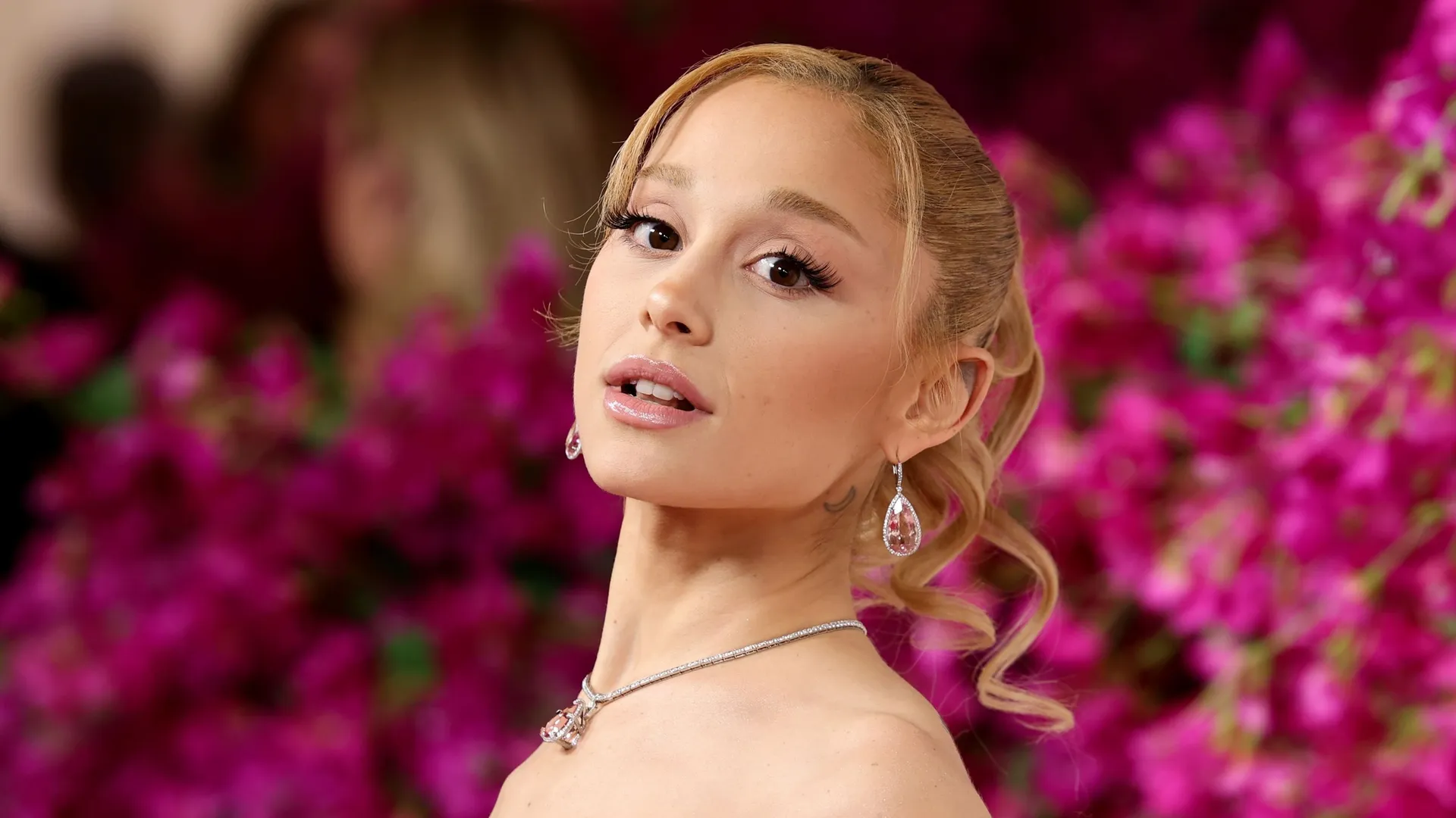 Ariana Grande réagit à la sexualisation des enfants stars et aux abus ...