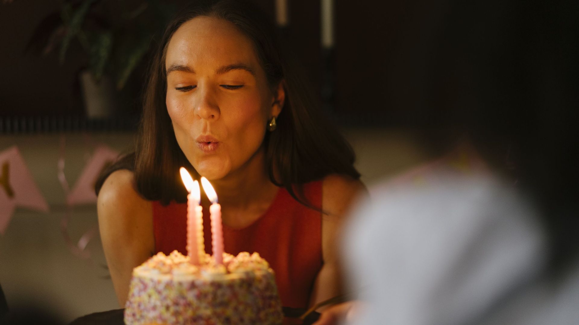 Pourquoi souffle-t-on des bougies le jour de son anniversaire ?