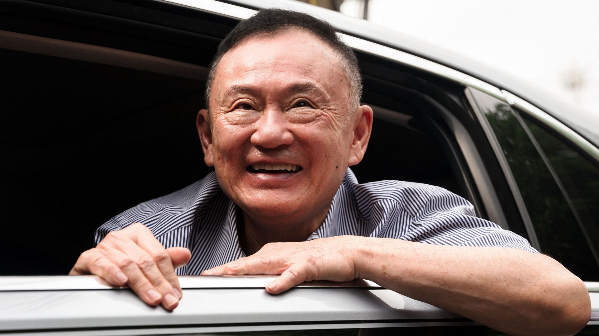 Thaïlande : l’ancien Premier ministre Thaksin libéré de prison, après huit mois derrière les barreaux