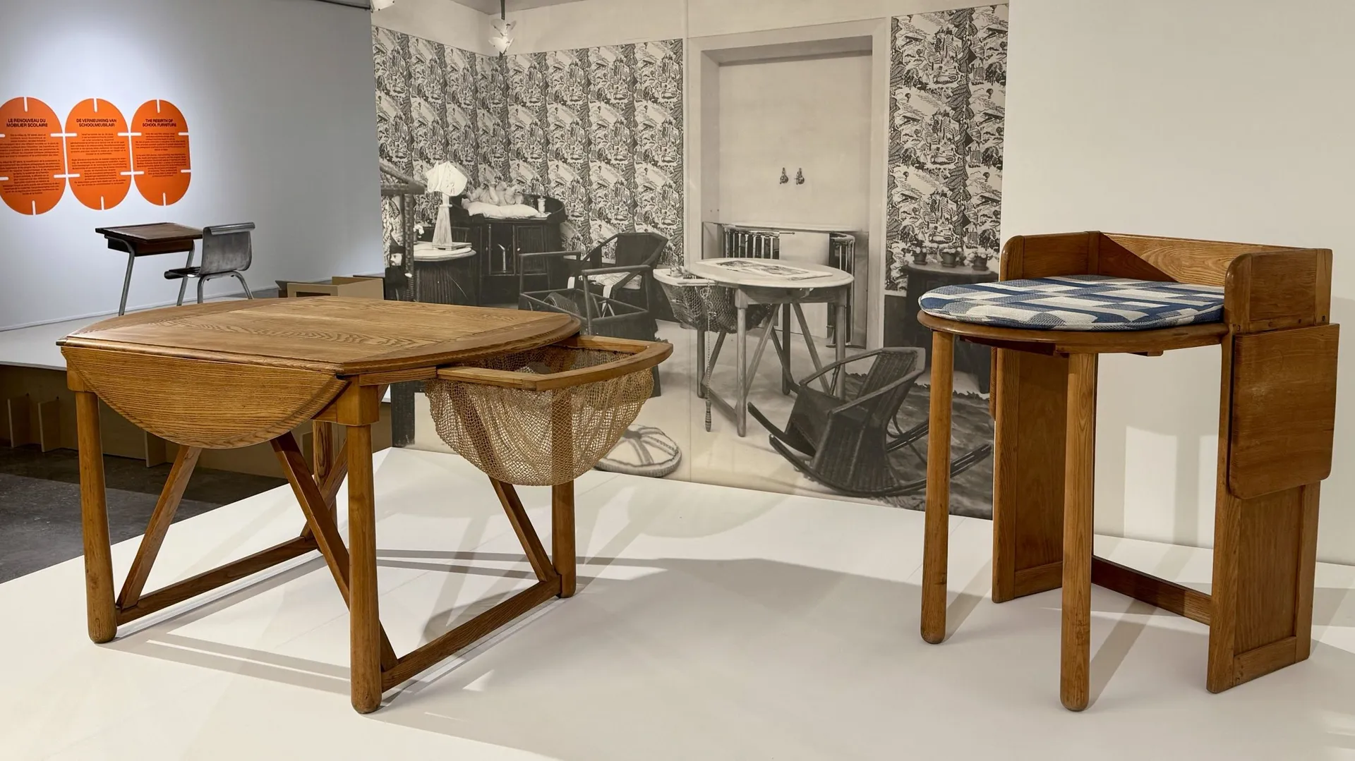 Un siècle de mobilier pour enfant s'expose juste à côté de l'Atomium ...