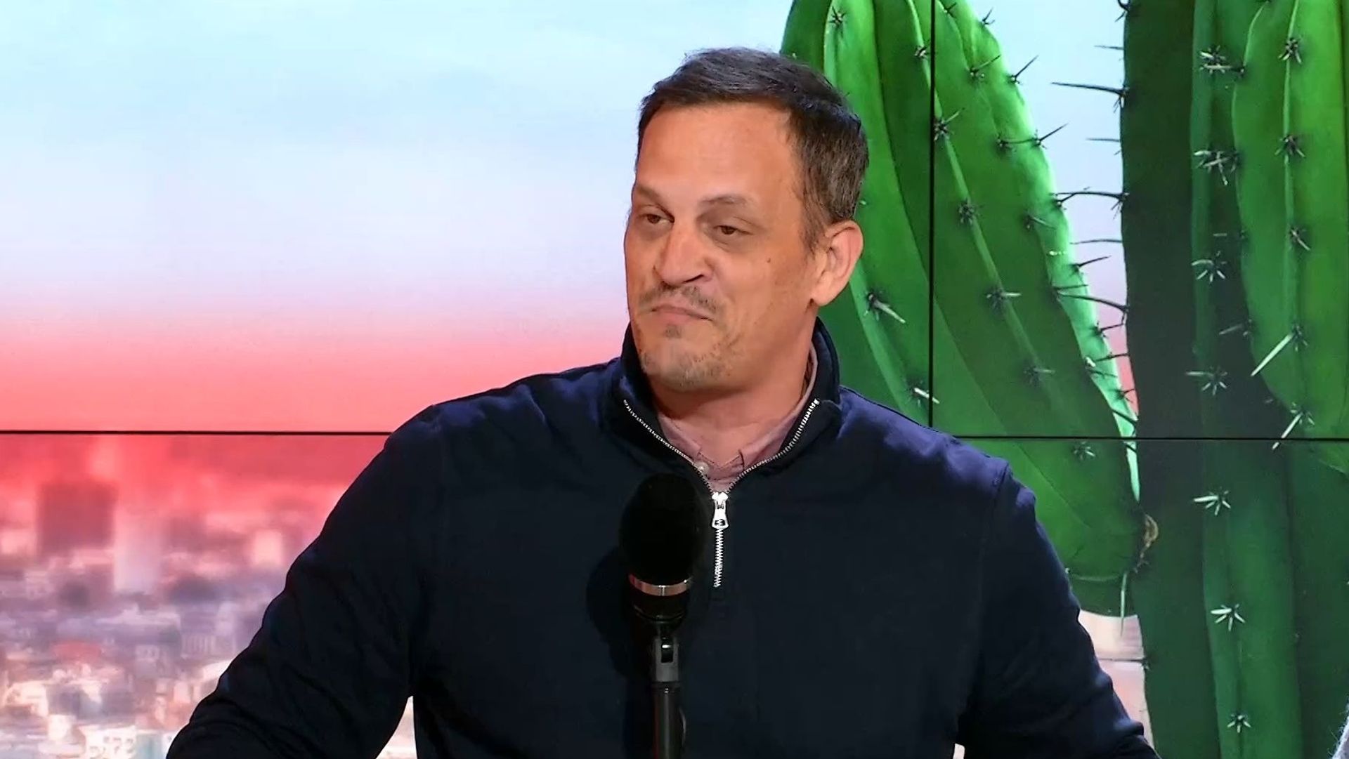 James Deano tente un pari risqué dans le Cactus : nous faire rire avec le conflit israélo-palestinien