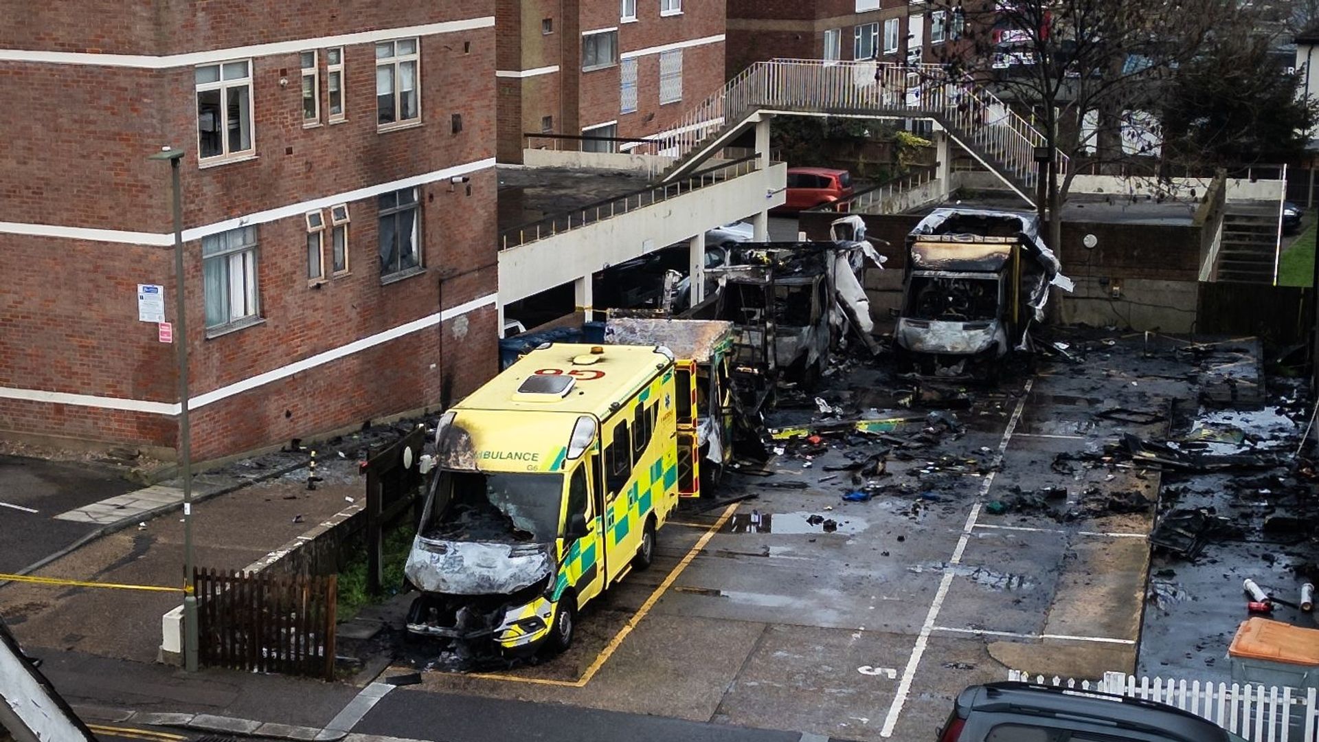 Antisémitisme : la police examine une revendication de l’attaque à Londres contre des ambulances de la communauté juive
