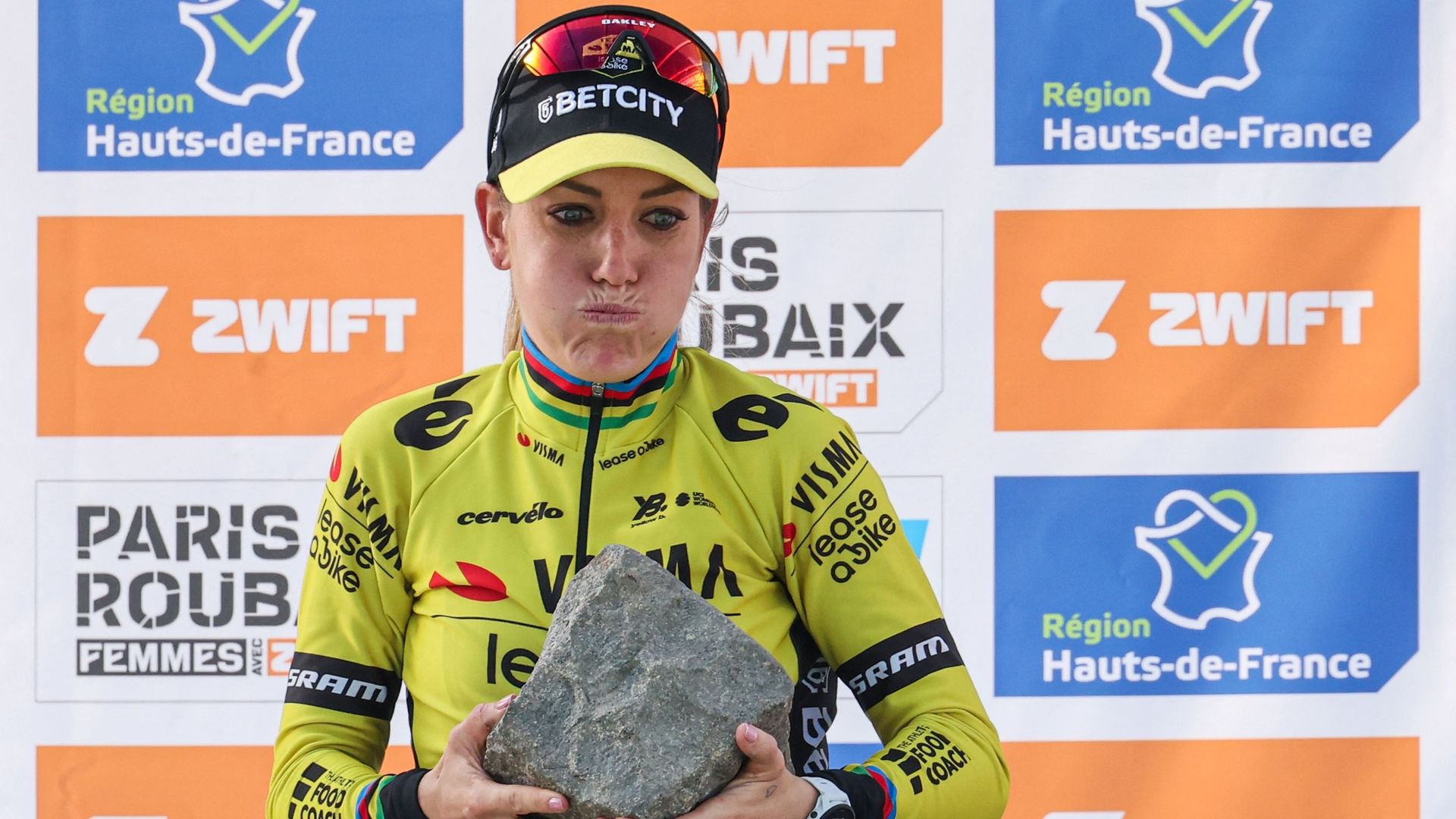 Paris-Roubaix dames : Ferrand-Prévot finalement au départ pour défendre son titre, Vos de retour
