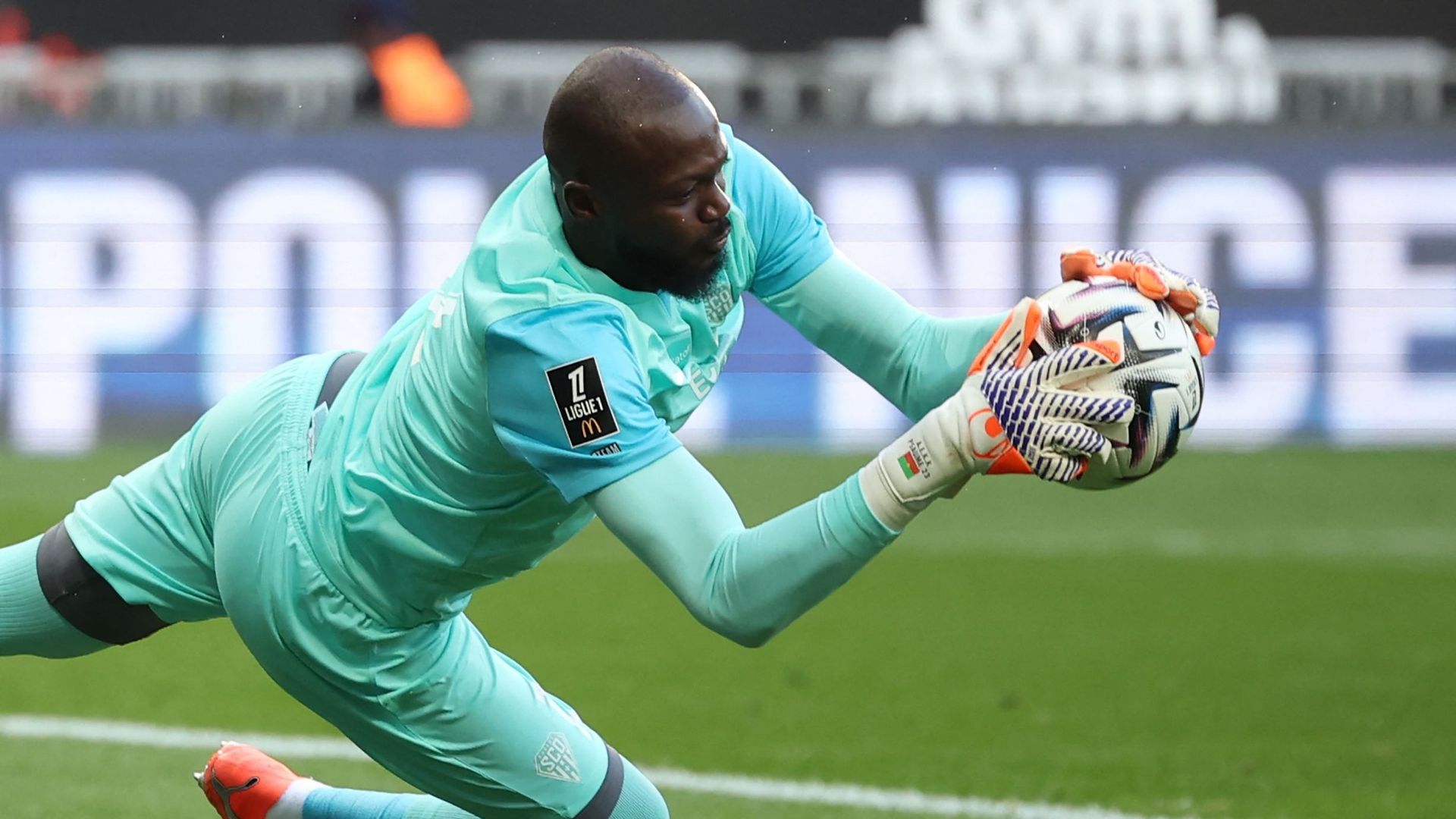L’Union Saint-Gilloise tient son nouveau gardien : Hervé Koffi, ancien de Charleroi, signe en prêt avec option d’achat