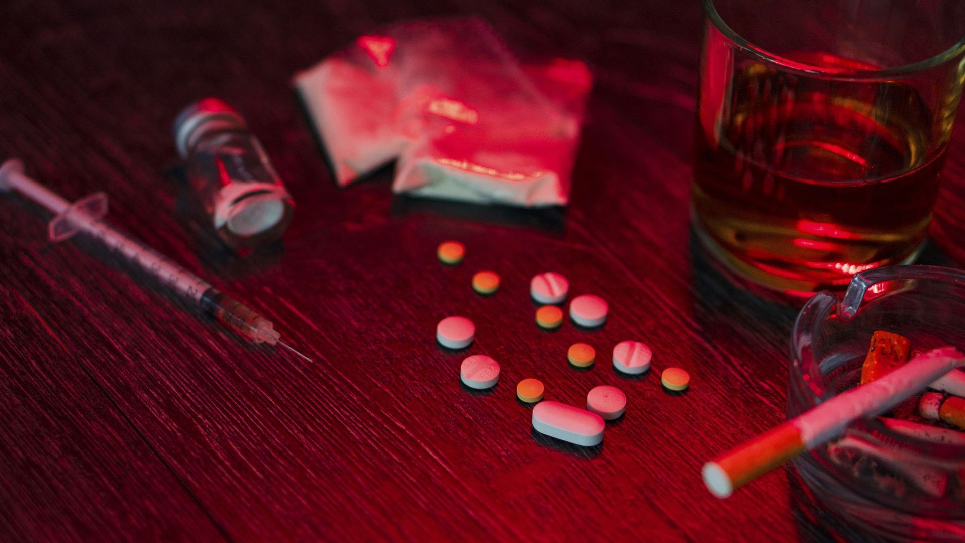 Drogue, alcool, jeux d’argent : "Quand on consomme pour ne pas être mal, c’est clairement le signal de l’addiction"