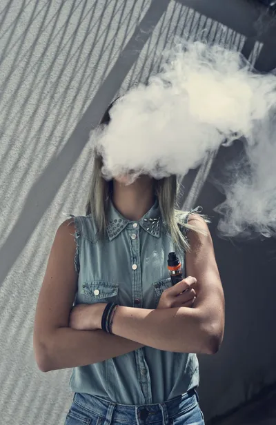 Une enquête de la VRT révèle la présence de drogues de synthèse aussi  addictives que l'héroïne dans les vapes des adolescents