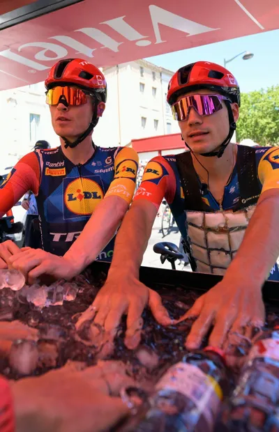 Cyclisme : Mattias Skjelmose et Juan Ayuso recherchent de la fraîcheur sur les routes du Tour de France.