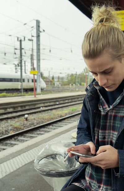 Fumer sur un quai de gare : ce sera bientt interdit partout, mme en plein  air - RTBF Actus