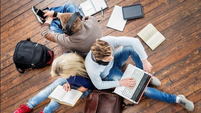 Écouter un livre aide-t-il à mieux apprendre ? Écouter un livre aide-t-il à mieux apprendre ?