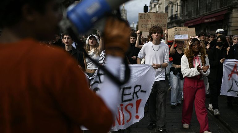 Manifestation en France : les lycéens et étudiants manifestent de nouveau massivement
