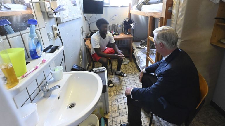 Le roi Philippe a rendu visite à des détenus de la prison su