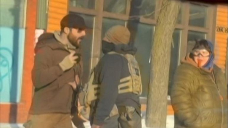 Selon un premier rapport officiel, deux agents ont tiré sur Alex Pretti à Minneapolis