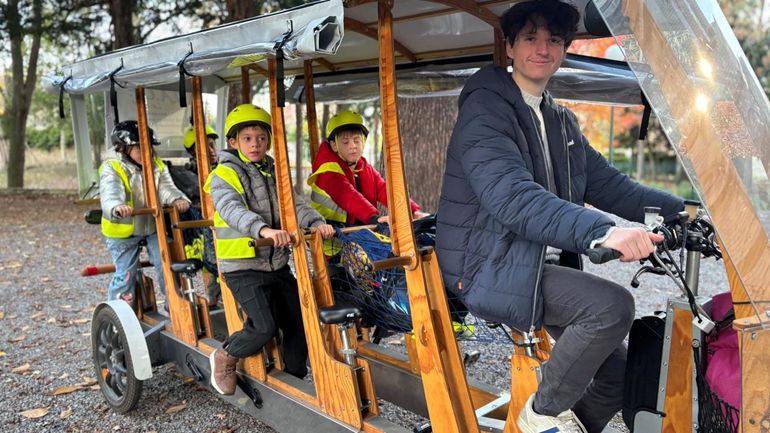 Péruwelz: mais quel est ce curieux moyen de transport qui emmène les enfants de l'internat à l'école?